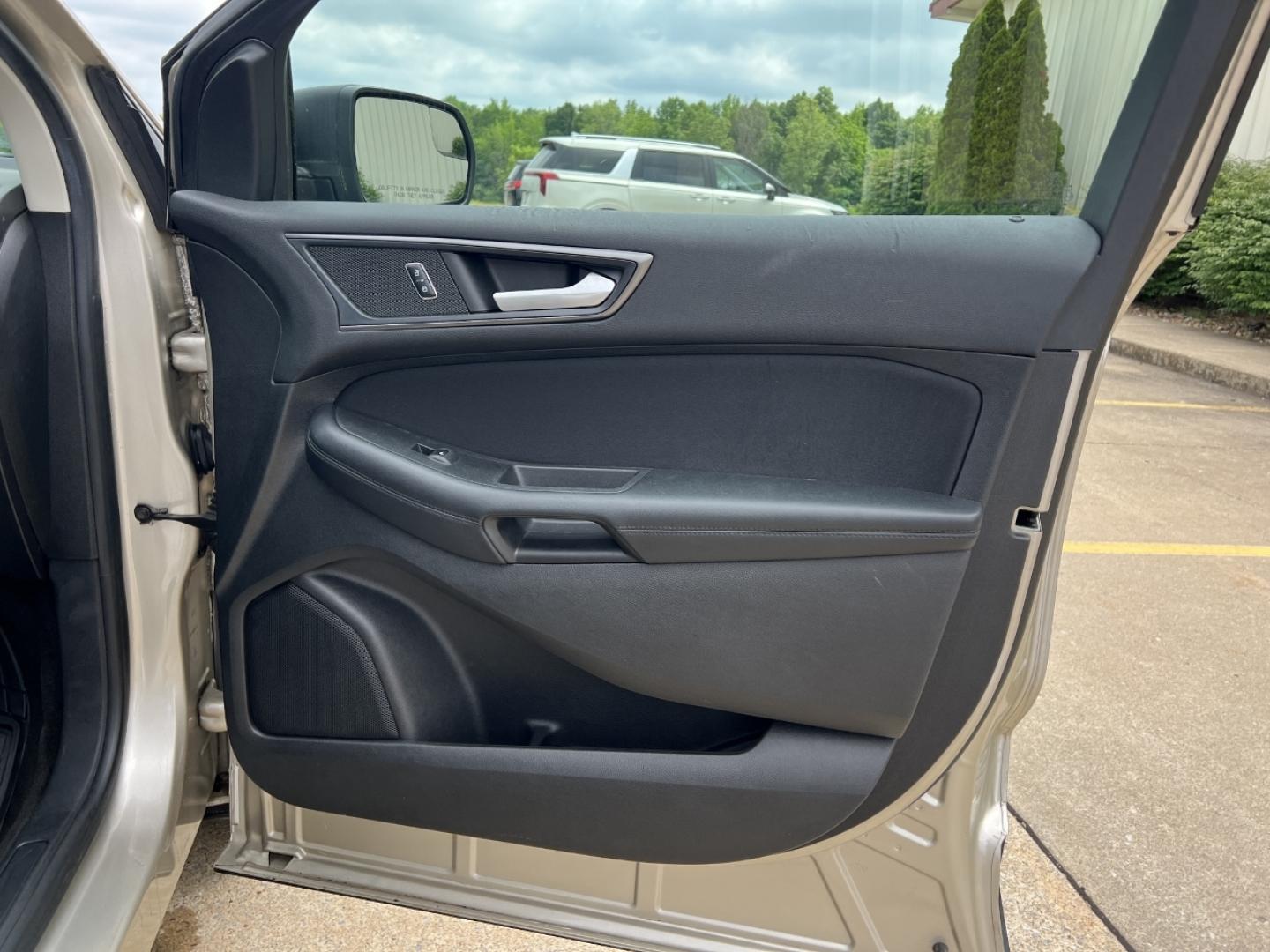 2018 GOLD /Gray Cloth Ford Edge SE FWD (2FMPK3G96JB) with an 2.0L 4 Cyl. engine, Automatic transmission, located at 2990 Old Orchard Rd., Jackson, MO, 63755, 37.354214, -89.612106 - 2018 Ford Edge SE Local 1-Owner Only 46xxx miles Front Wheel Drive 2.0L 4 Cyl. Automatic Backup Camera Bluetooth Cruise Power Windows/Locks/Mirrors We have financing available and we accept trades! Fill out a credit application on our website or come by today! If you have any questions, g - Photo#12