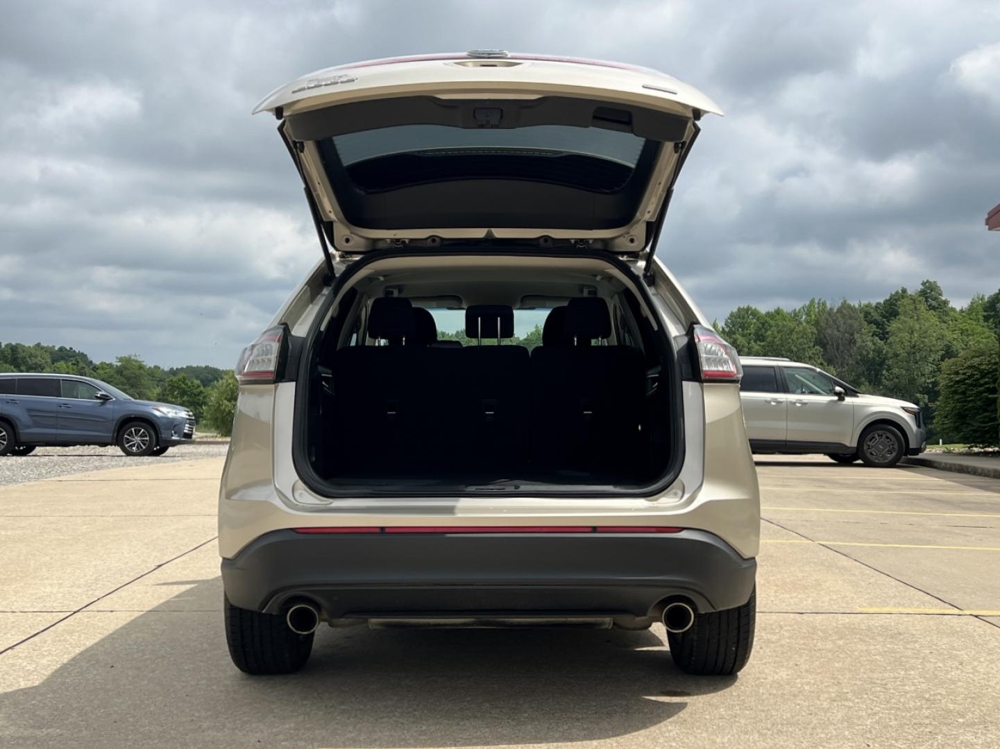 2018 GOLD /Gray Cloth Ford Edge SE FWD (2FMPK3G96JB) with an 2.0L 4 Cyl. engine, Automatic transmission, located at 2990 Old Orchard Rd., Jackson, MO, 63755, 37.354214, -89.612106 - 2018 Ford Edge SE Local 1-Owner Only 46xxx miles Front Wheel Drive 2.0L 4 Cyl. Automatic Backup Camera Bluetooth Cruise Power Windows/Locks/Mirrors We have financing available and we accept trades! Fill out a credit application on our website or come by today! If you have any questions, g - Photo#16