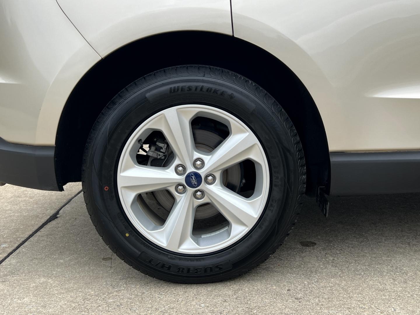 2018 GOLD /Gray Cloth Ford Edge SE FWD (2FMPK3G96JB) with an 2.0L 4 Cyl. engine, Automatic transmission, located at 2990 Old Orchard Rd., Jackson, MO, 63755, 37.354214, -89.612106 - 2018 Ford Edge SE Local 1-Owner Only 46xxx miles Front Wheel Drive 2.0L 4 Cyl. Automatic Backup Camera Bluetooth Cruise Power Windows/Locks/Mirrors We have financing available and we accept trades! Fill out a credit application on our website or come by today! If you have any questions, g - Photo#33