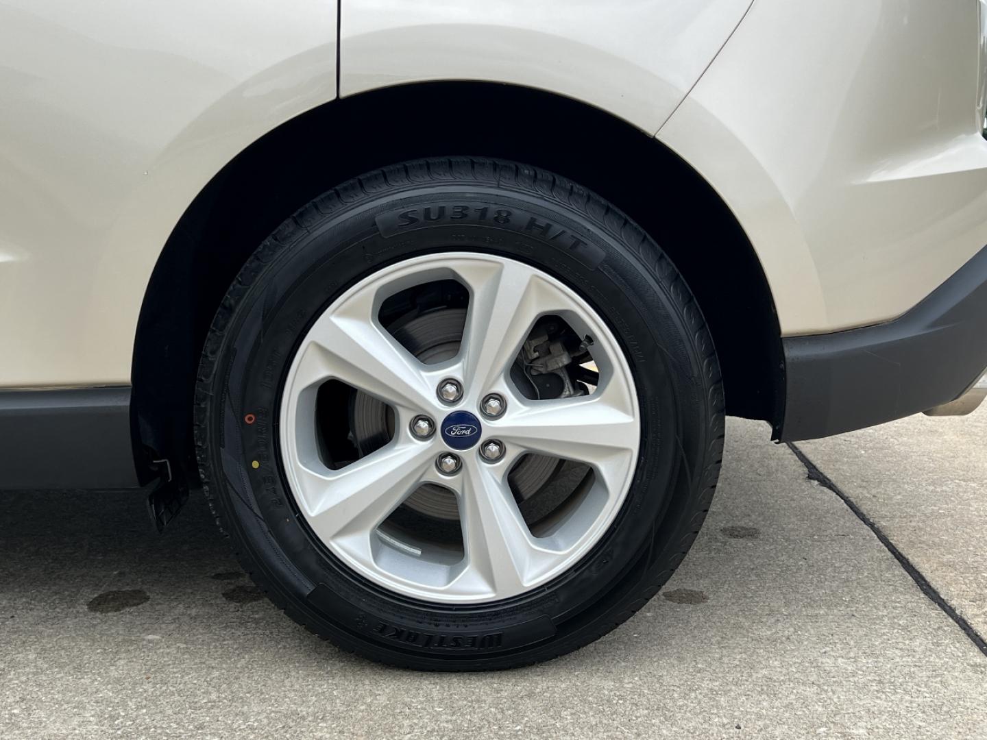 2018 GOLD /Gray Cloth Ford Edge SE FWD (2FMPK3G96JB) with an 2.0L 4 Cyl. engine, Automatic transmission, located at 2990 Old Orchard Rd., Jackson, MO, 63755, 37.354214, -89.612106 - 2018 Ford Edge SE Local 1-Owner Only 46xxx miles Front Wheel Drive 2.0L 4 Cyl. Automatic Backup Camera Bluetooth Cruise Power Windows/Locks/Mirrors We have financing available and we accept trades! Fill out a credit application on our website or come by today! If you have any questions, g - Photo#32