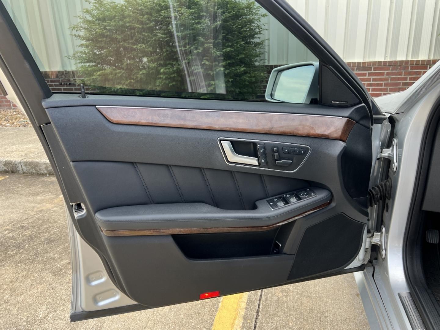 2013 SILVER /Black Leather Mercedes-Benz E-Class Wagon E350 4MATIC Sedan (WDDHF8JB0DA) with an 3.5L V6 engine, Automatic transmission, located at 2990 Old Orchard Rd., Jackson, MO, 63755, 37.354214, -89.612106 - *** SALVAGE TITLE *** 2013 Mercedes-Benz E-Class E350 4Matic 135xxx miles All Wheel Drive 3.5L V6 Automatic Leather Navigation Power/Heated Seats Backup Camera Sunroof Bluetooth Cruise Power Windows/Locks/Mirrors We have financing available and we accept trades! Fill out a credit appli - Photo#14