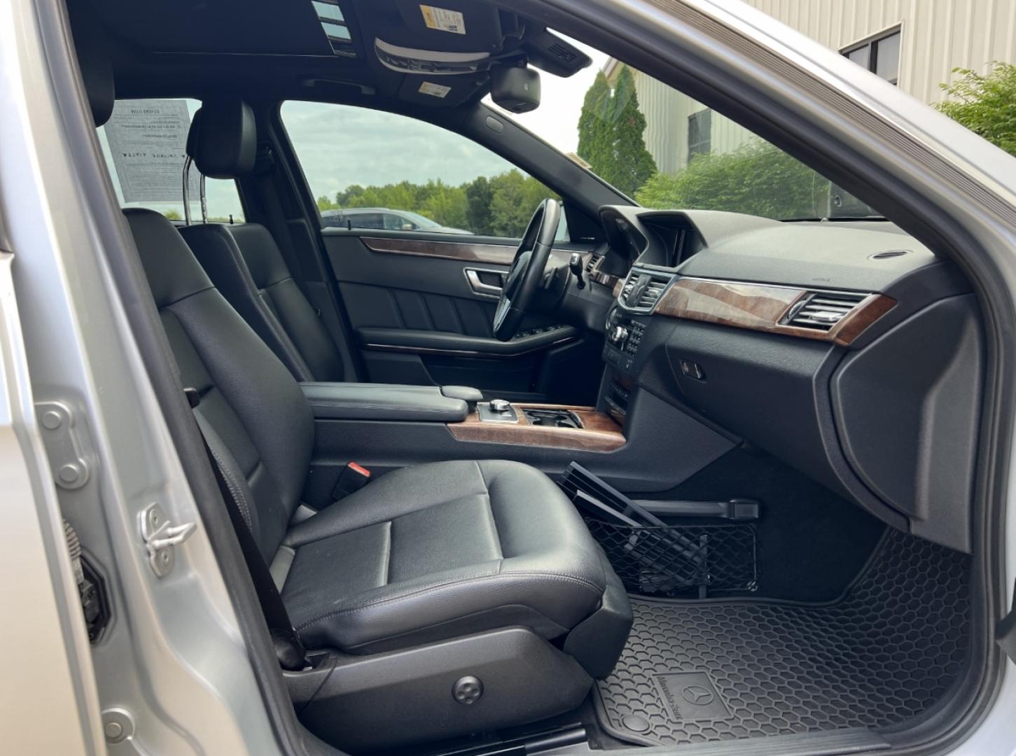 2013 SILVER /Black Leather Mercedes-Benz E-Class Wagon E350 4MATIC Sedan (WDDHF8JB0DA) with an 3.5L V6 engine, Automatic transmission, located at 2990 Old Orchard Rd., Jackson, MO, 63755, 37.354214, -89.612106 - *** SALVAGE TITLE *** 2013 Mercedes-Benz E-Class E350 4Matic 135xxx miles All Wheel Drive 3.5L V6 Automatic Leather Navigation Power/Heated Seats Backup Camera Sunroof Bluetooth Cruise Power Windows/Locks/Mirrors We have financing available and we accept trades! Fill out a credit appli - Photo#17