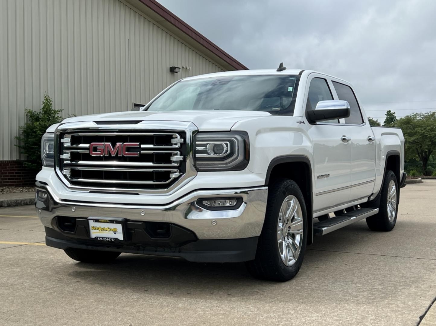 2018 WHITE /Tan Leather GMC Sierra 1500 SLT Crew Cab Short Box 4WD (3GTU2NEC1JG) with an 5.3L V8 engine, Automatic transmission, located at 2990 Old Orchard Rd., Jackson, MO, 63755, 37.354214, -89.612106 - 2018 GMC Sierra 1500 SLT 111xxx miles 4x4 5.3L V8 Automatic Leather Navigation Power/Heated/Cooled Seats Heated Steering Wheel Backup Camera Bluetooth Remote Start Cruise Power Windows/Locks/Mirrors We have financing available and we accept trades! Fill out a credit application on our - Photo#7