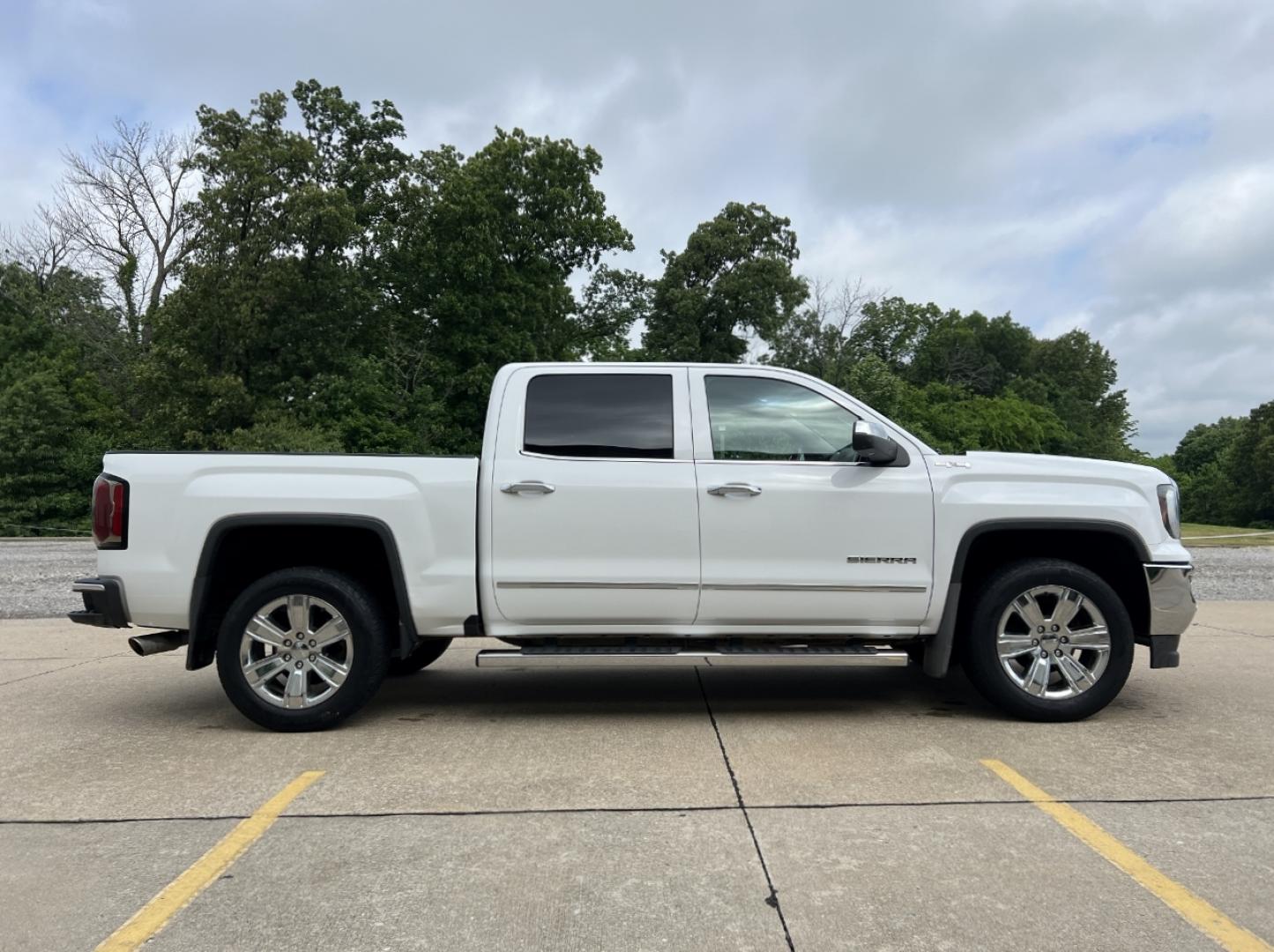 2018 WHITE /Tan Leather GMC Sierra 1500 SLT Crew Cab Short Box 4WD (3GTU2NEC1JG) with an 5.3L V8 engine, Automatic transmission, located at 2990 Old Orchard Rd., Jackson, MO, 63755, 37.354214, -89.612106 - 2018 GMC Sierra 1500 SLT 111xxx miles 4x4 5.3L V8 Automatic Leather Navigation Power/Heated/Cooled Seats Heated Steering Wheel Backup Camera Bluetooth Remote Start Cruise Power Windows/Locks/Mirrors We have financing available and we accept trades! Fill out a credit application on our - Photo#9