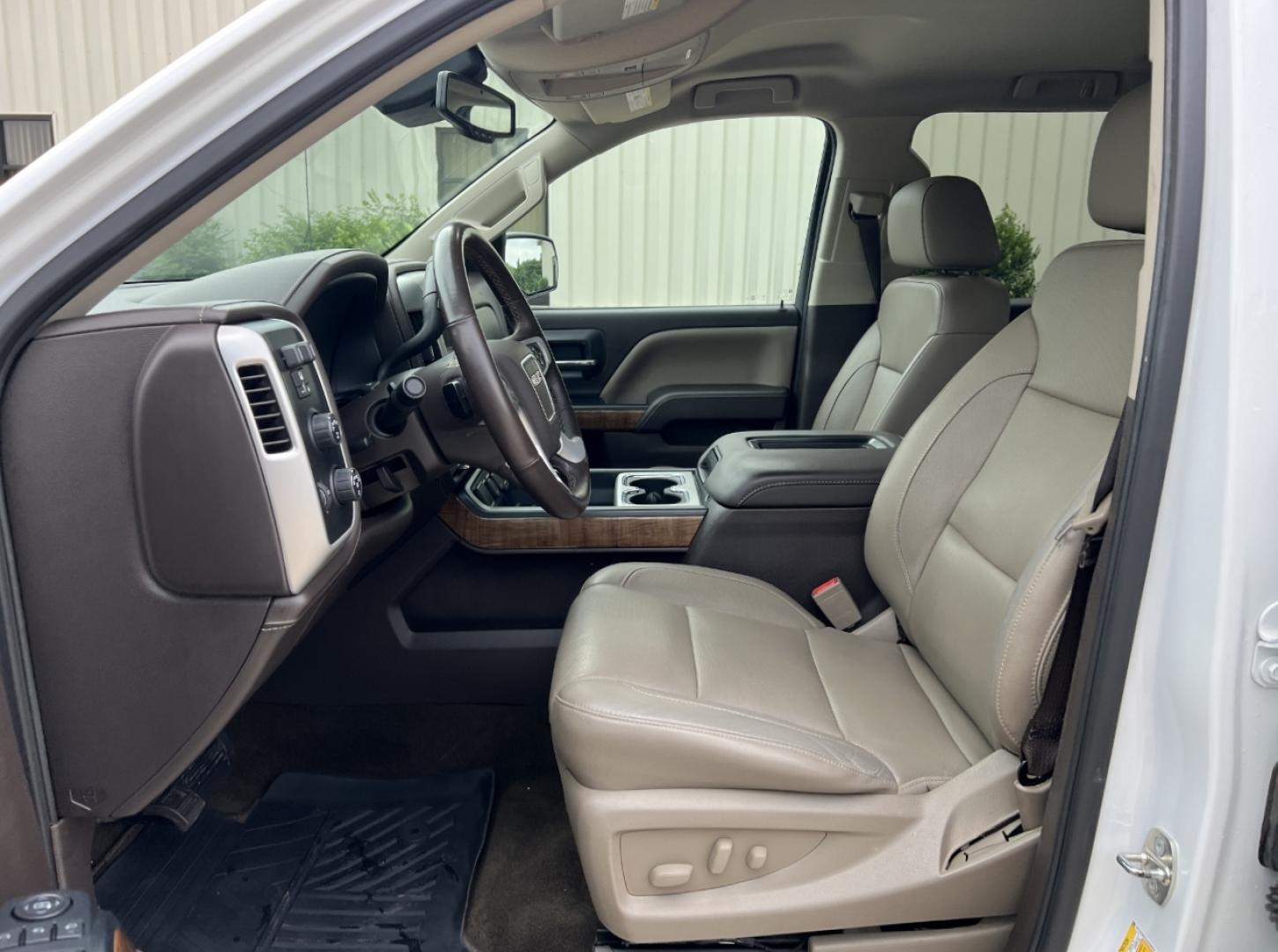 2018 WHITE /Tan Leather GMC Sierra 1500 SLT Crew Cab Short Box 4WD (3GTU2NEC1JG) with an 5.3L V8 engine, Automatic transmission, located at 2990 Old Orchard Rd., Jackson, MO, 63755, 37.354214, -89.612106 - 2018 GMC Sierra 1500 SLT 111xxx miles 4x4 5.3L V8 Automatic Leather Navigation Power/Heated/Cooled Seats Heated Steering Wheel Backup Camera Bluetooth Remote Start Cruise Power Windows/Locks/Mirrors We have financing available and we accept trades! Fill out a credit application on our - Photo#15