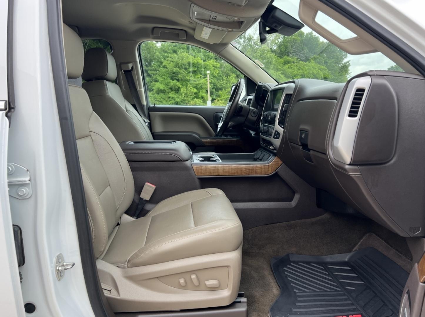 2018 WHITE /Tan Leather GMC Sierra 1500 SLT Crew Cab Short Box 4WD (3GTU2NEC1JG) with an 5.3L V8 engine, Automatic transmission, located at 2990 Old Orchard Rd., Jackson, MO, 63755, 37.354214, -89.612106 - 2018 GMC Sierra 1500 SLT 111xxx miles 4x4 5.3L V8 Automatic Leather Navigation Power/Heated/Cooled Seats Heated Steering Wheel Backup Camera Bluetooth Remote Start Cruise Power Windows/Locks/Mirrors We have financing available and we accept trades! Fill out a credit application on our - Photo#17