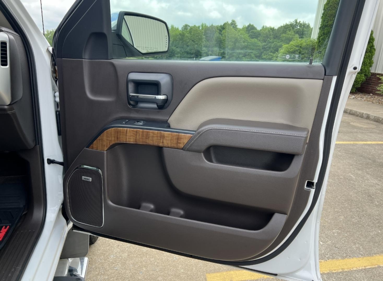 2018 WHITE /Tan Leather GMC Sierra 1500 SLT Crew Cab Short Box 4WD (3GTU2NEC1JG) with an 5.3L V8 engine, Automatic transmission, located at 2990 Old Orchard Rd., Jackson, MO, 63755, 37.354214, -89.612106 - 2018 GMC Sierra 1500 SLT 111xxx miles 4x4 5.3L V8 Automatic Leather Navigation Power/Heated/Cooled Seats Heated Steering Wheel Backup Camera Bluetooth Remote Start Cruise Power Windows/Locks/Mirrors We have financing available and we accept trades! Fill out a credit application on our - Photo#16