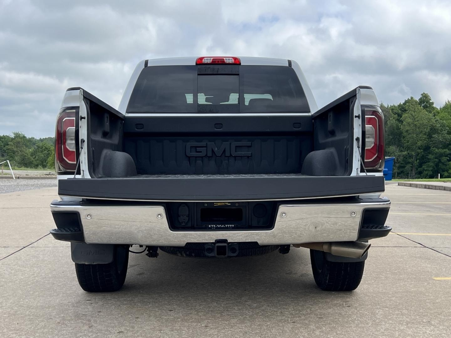 2018 WHITE /Tan Leather GMC Sierra 1500 SLT Crew Cab Short Box 4WD (3GTU2NEC1JG) with an 5.3L V8 engine, Automatic transmission, located at 2990 Old Orchard Rd., Jackson, MO, 63755, 37.354214, -89.612106 - 2018 GMC Sierra 1500 SLT 111xxx miles 4x4 5.3L V8 Automatic Leather Navigation Power/Heated/Cooled Seats Heated Steering Wheel Backup Camera Bluetooth Remote Start Cruise Power Windows/Locks/Mirrors We have financing available and we accept trades! Fill out a credit application on our - Photo#20