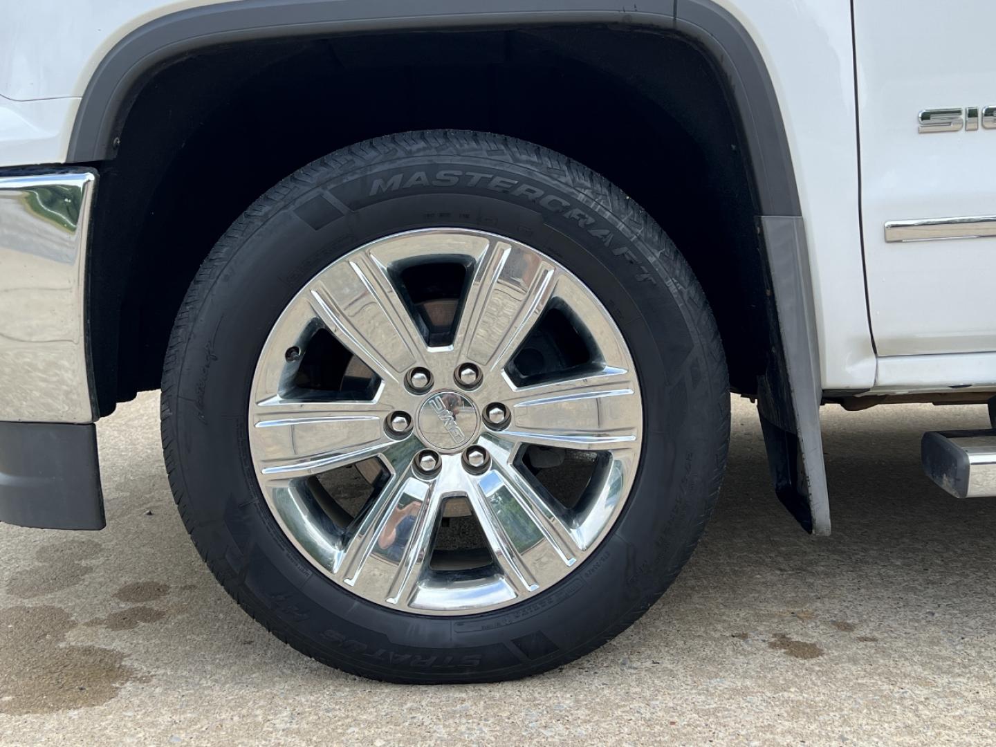 2018 WHITE /Tan Leather GMC Sierra 1500 SLT Crew Cab Short Box 4WD (3GTU2NEC1JG) with an 5.3L V8 engine, Automatic transmission, located at 2990 Old Orchard Rd., Jackson, MO, 63755, 37.354214, -89.612106 - 2018 GMC Sierra 1500 SLT 111xxx miles 4x4 5.3L V8 Automatic Leather Navigation Power/Heated/Cooled Seats Heated Steering Wheel Backup Camera Bluetooth Remote Start Cruise Power Windows/Locks/Mirrors We have financing available and we accept trades! Fill out a credit application on our - Photo#34