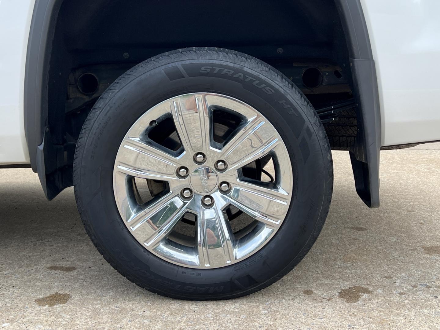 2018 WHITE /Tan Leather GMC Sierra 1500 SLT Crew Cab Short Box 4WD (3GTU2NEC1JG) with an 5.3L V8 engine, Automatic transmission, located at 2990 Old Orchard Rd., Jackson, MO, 63755, 37.354214, -89.612106 - 2018 GMC Sierra 1500 SLT 111xxx miles 4x4 5.3L V8 Automatic Leather Navigation Power/Heated/Cooled Seats Heated Steering Wheel Backup Camera Bluetooth Remote Start Cruise Power Windows/Locks/Mirrors We have financing available and we accept trades! Fill out a credit application on our - Photo#36