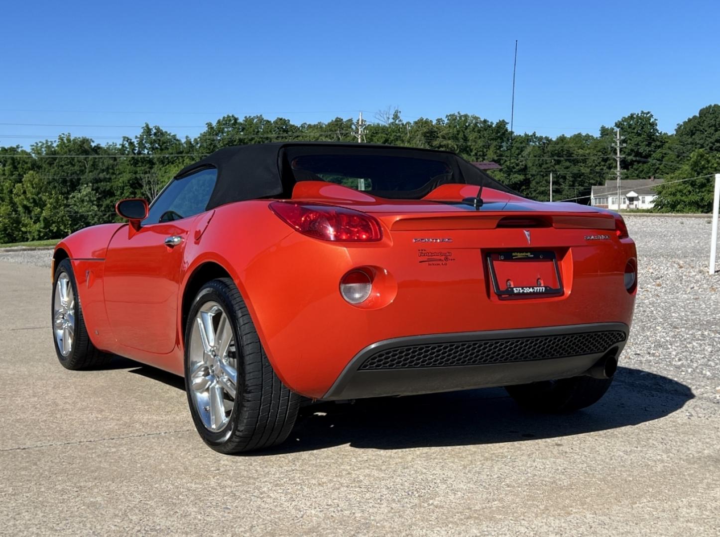 2009 ORANGE /Black Leather Pontiac Solstice Street Edition (1G2MK35B19Y) with an 2.4L 4 Cyl. engine, Automatic transmission, located at 2990 Old Orchard Rd., Jackson, MO, 63755, 37.354214, -89.612106 - 2009 Pontiac Solstice Street Edition Local 1-Owner Only 54xxx miles Rear Wheel Drive 2.4L 4 Cyl. 5-Speed Manual Leather Cruise Power Windows/Locks/Mirrors We have financing available and we accept trades! Fill out a credit application on our website or come by today! If you have any questi - Photo#6