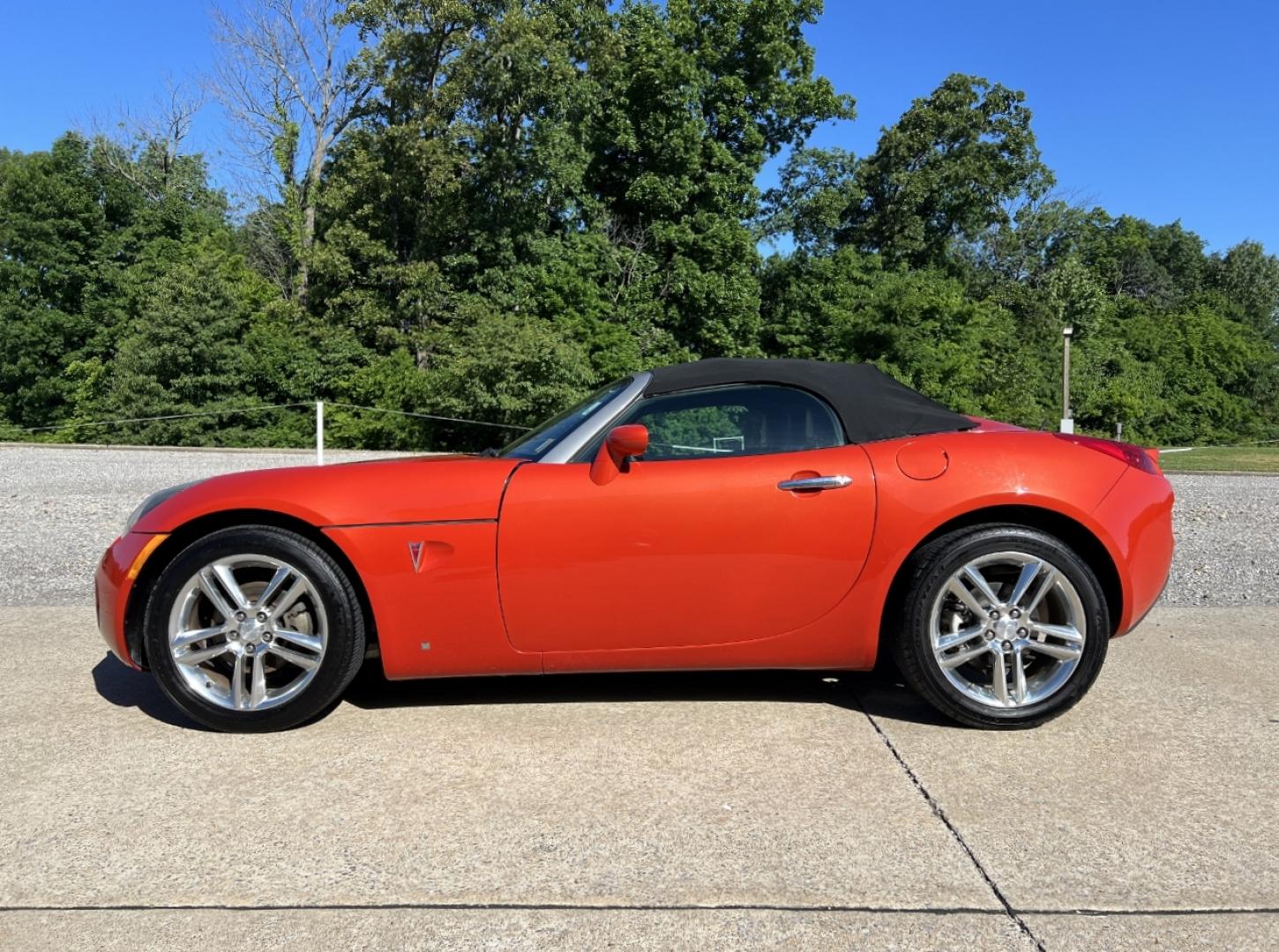 2009 ORANGE /Black Leather Pontiac Solstice Street Edition (1G2MK35B19Y) with an 2.4L 4 Cyl. engine, Automatic transmission, located at 2990 Old Orchard Rd., Jackson, MO, 63755, 37.354214, -89.612106 - 2009 Pontiac Solstice Street Edition Local 1-Owner Only 54xxx miles Rear Wheel Drive 2.4L 4 Cyl. 5-Speed Manual Leather Cruise Power Windows/Locks/Mirrors We have financing available and we accept trades! Fill out a credit application on our website or come by today! If you have any questi - Photo#3