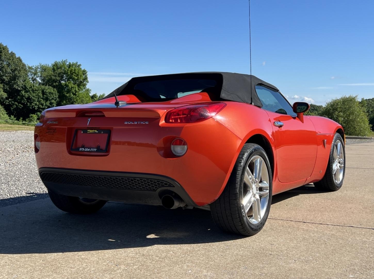 2009 ORANGE /Black Leather Pontiac Solstice Street Edition (1G2MK35B19Y) with an 2.4L 4 Cyl. engine, Automatic transmission, located at 2990 Old Orchard Rd., Jackson, MO, 63755, 37.354214, -89.612106 - 2009 Pontiac Solstice Street Edition Local 1-Owner Only 54xxx miles Rear Wheel Drive 2.4L 4 Cyl. 5-Speed Manual Leather Cruise Power Windows/Locks/Mirrors We have financing available and we accept trades! Fill out a credit application on our website or come by today! If you have any questi - Photo#5