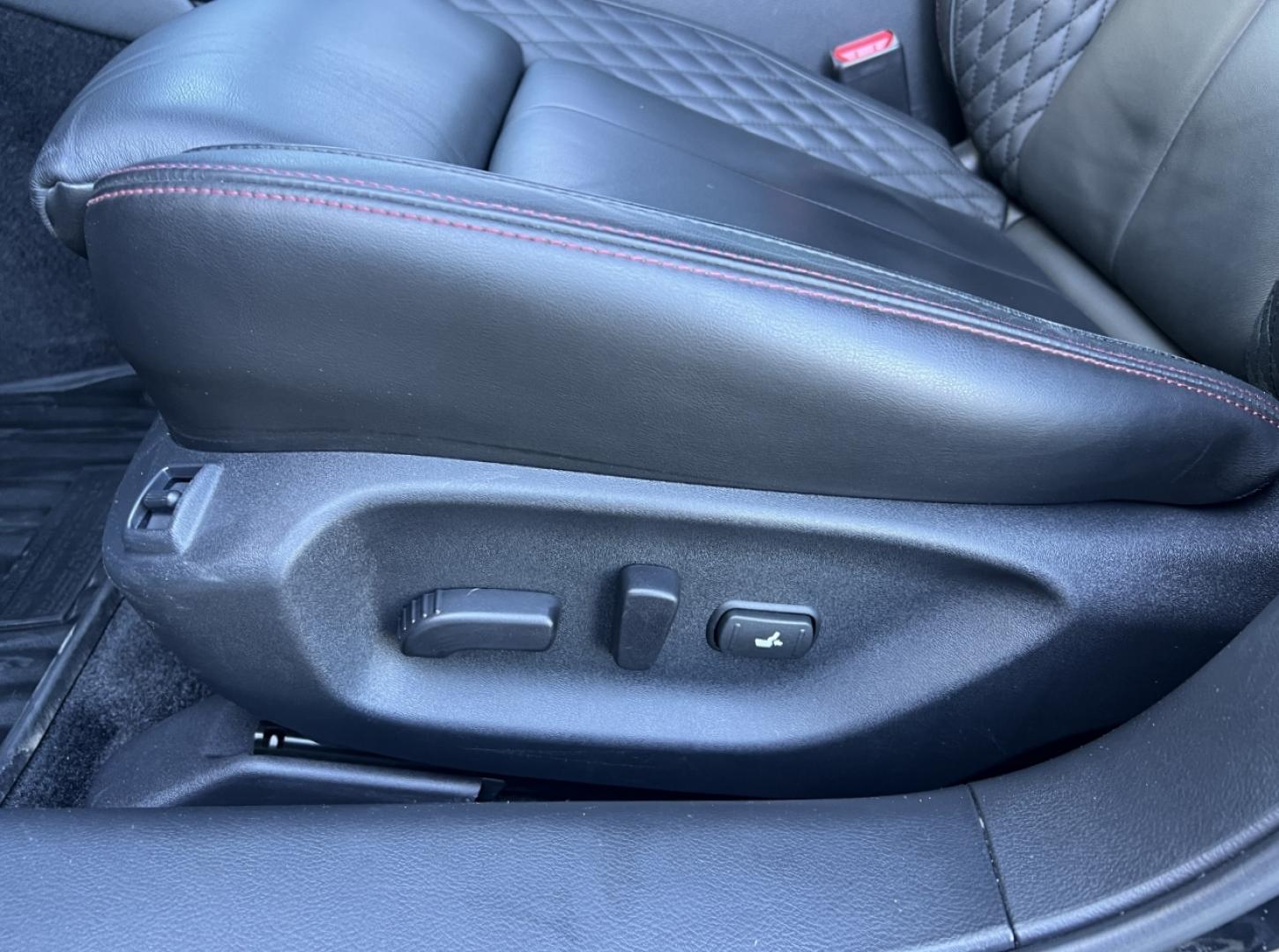2019 BLACK /Black Leather Infiniti Q50 Red Sport 400 AWD (JN1FV7AR9KM) with an 3.0L V6 TURBO engine, Automatic transmission, located at 2990 Old Orchard Rd., Jackson, MO, 63755, 37.354214, -89.612106 - 2019 Infiniti Q50S 68xxx miles All Wheel Drive 3.0L V6 Automatic Leather Navigation Power/Heated Seats Backup Camera Sunroof Bluetooth Remote Start Cruise Power Windows/Locks/Mirrors We have financing available and we accept trades! Fill out a credit application on our website or come - Photo#6