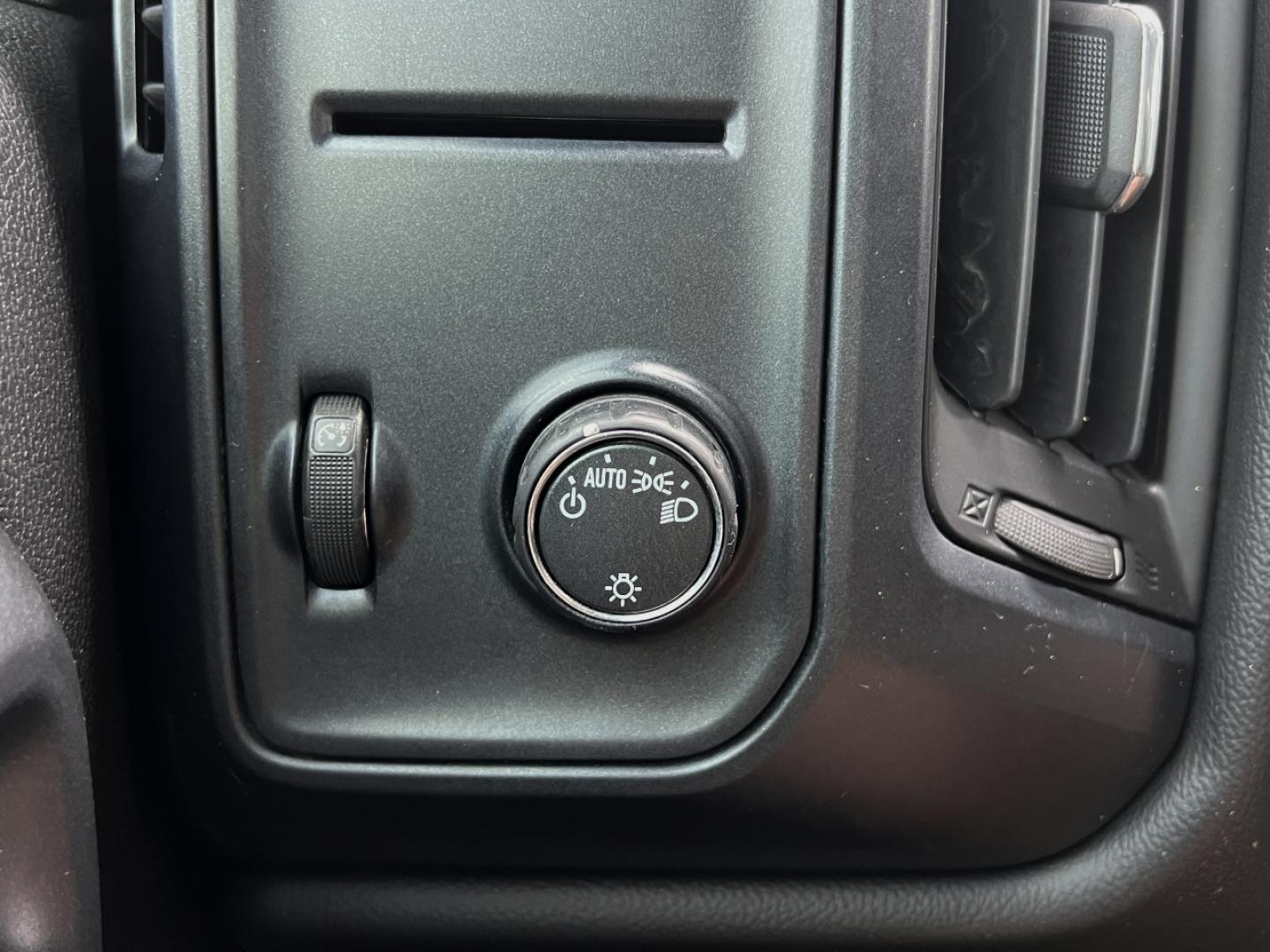 2016 WHITE /Gray Cloth GMC Sierra 1500 Crew Cab 2WD (1GTR1LEC3GZ) with an 5.3L V8 engine, Automatic transmission, located at 2990 Old Orchard Rd., Jackson, MO, 63755, 37.354214, -89.612106 - 2016 GMC Sierra 1500 109xxx miles Rear Wheel Drive 5.3L V8 Automatic Backup Camera Bluetooth Remote Start Cruise Power Windows/Locks/Mirrors We have financing available and we accept trades! Fill out a credit application on our website or come by today! If you have any questions, give us - Photo#27