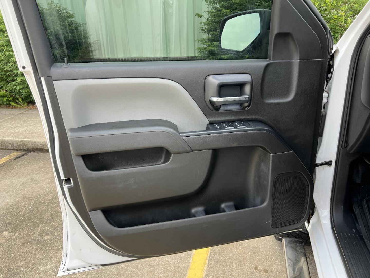 2016 WHITE /Gray Cloth GMC Sierra 1500 Crew Cab 2WD (1GTR1LEC3GZ) with an 5.3L V8 engine, Automatic transmission, located at 2990 Old Orchard Rd., Jackson, MO, 63755, 37.354214, -89.612106 - 2016 GMC Sierra 1500 109xxx miles Rear Wheel Drive 5.3L V8 Automatic Backup Camera Bluetooth Remote Start Cruise Power Windows/Locks/Mirrors We have financing available and we accept trades! Fill out a credit application on our website or come by today! If you have any questions, give us - Photo#11