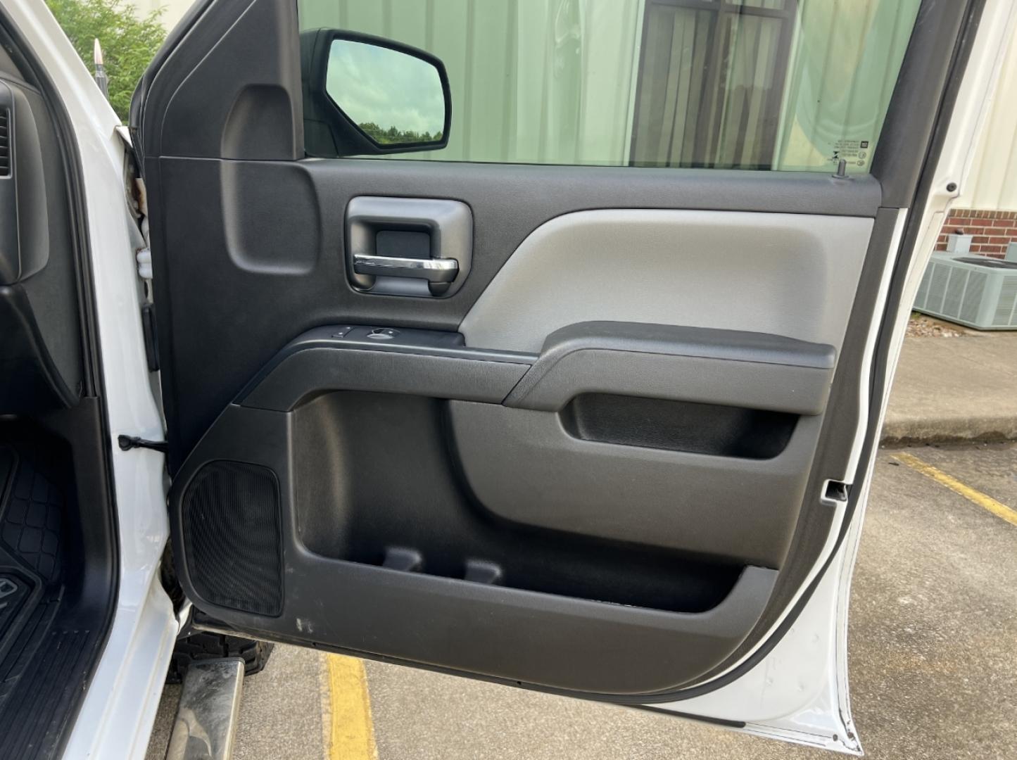 2016 WHITE /Gray Cloth GMC Sierra 1500 Crew Cab 2WD (1GTR1LEC3GZ) with an 5.3L V8 engine, Automatic transmission, located at 2990 Old Orchard Rd., Jackson, MO, 63755, 37.354214, -89.612106 - 2016 GMC Sierra 1500 109xxx miles Rear Wheel Drive 5.3L V8 Automatic Backup Camera Bluetooth Remote Start Cruise Power Windows/Locks/Mirrors We have financing available and we accept trades! Fill out a credit application on our website or come by today! If you have any questions, give us - Photo#13
