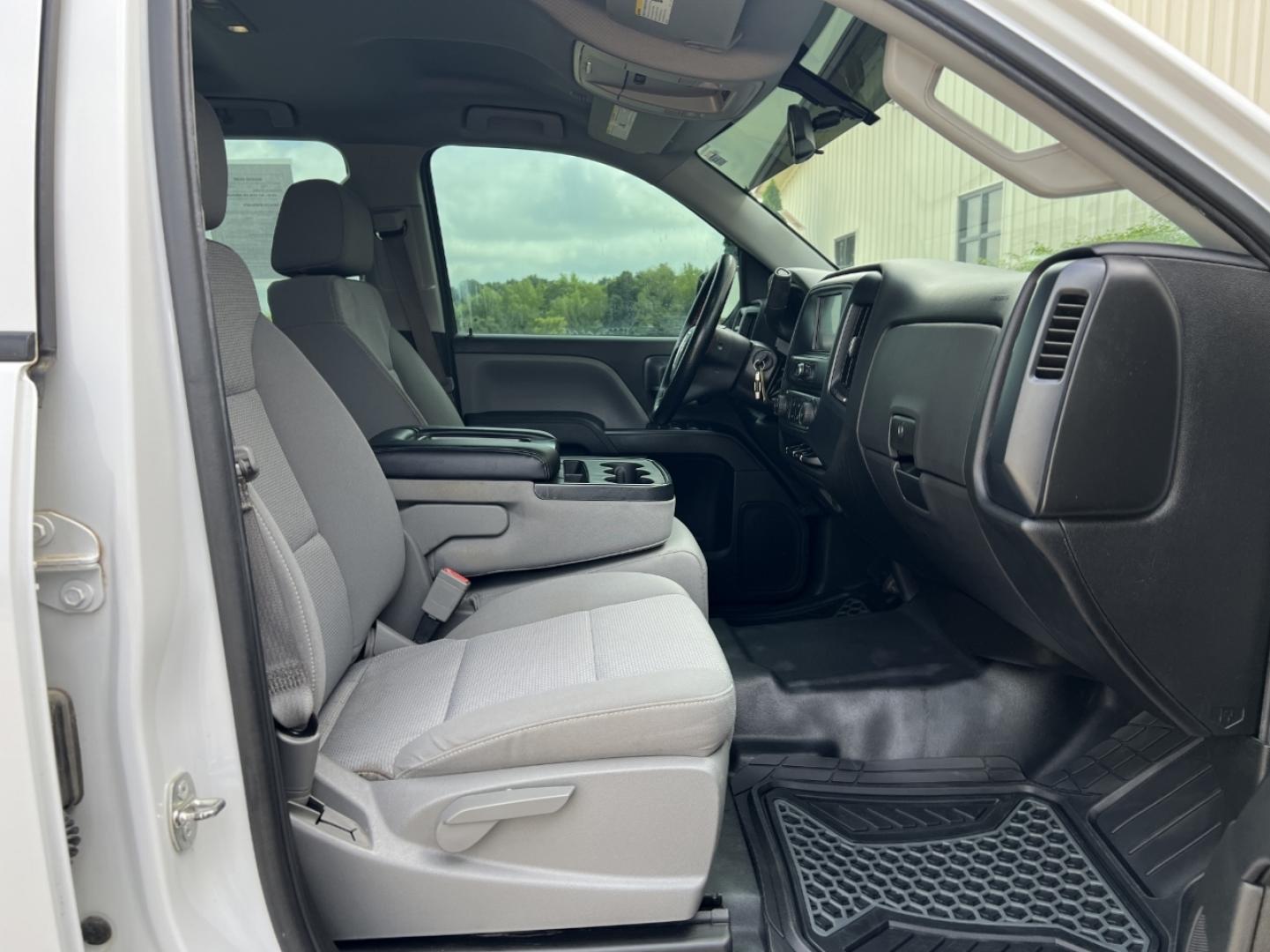 2016 WHITE /Gray Cloth GMC Sierra 1500 Crew Cab 2WD (1GTR1LEC3GZ) with an 5.3L V8 engine, Automatic transmission, located at 2990 Old Orchard Rd., Jackson, MO, 63755, 37.354214, -89.612106 - 2016 GMC Sierra 1500 109xxx miles Rear Wheel Drive 5.3L V8 Automatic Backup Camera Bluetooth Remote Start Cruise Power Windows/Locks/Mirrors We have financing available and we accept trades! Fill out a credit application on our website or come by today! If you have any questions, give us - Photo#14