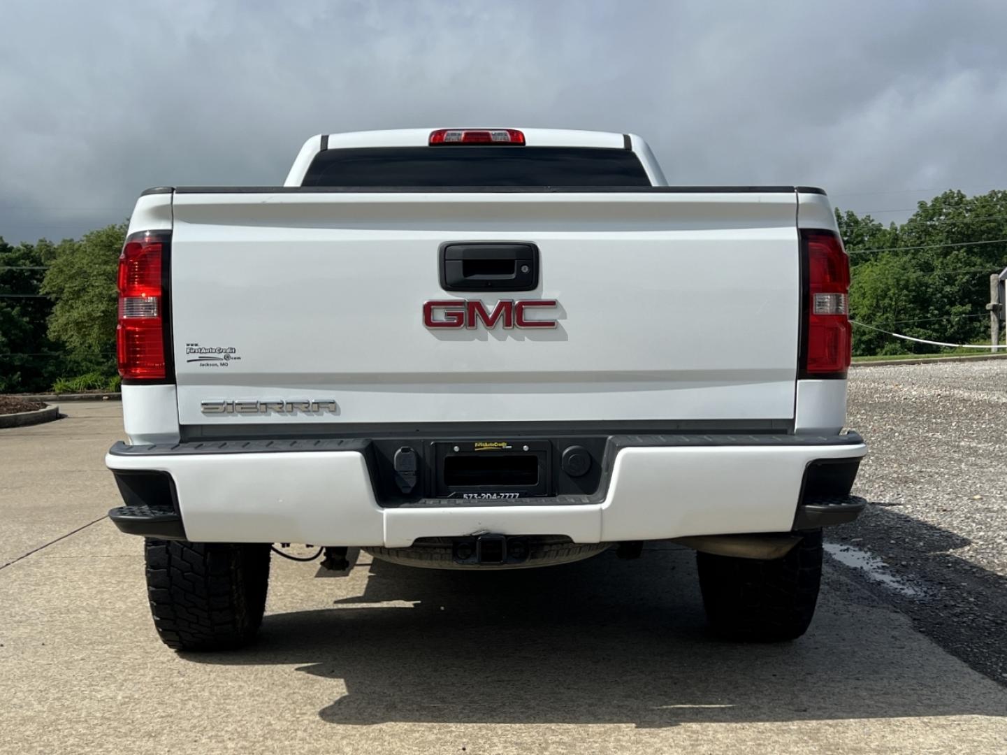 2016 WHITE /Gray Cloth GMC Sierra 1500 Crew Cab 2WD (1GTR1LEC3GZ) with an 5.3L V8 engine, Automatic transmission, located at 2990 Old Orchard Rd., Jackson, MO, 63755, 37.354214, -89.612106 - 2016 GMC Sierra 1500 109xxx miles Rear Wheel Drive 5.3L V8 Automatic Backup Camera Bluetooth Remote Start Cruise Power Windows/Locks/Mirrors We have financing available and we accept trades! Fill out a credit application on our website or come by today! If you have any questions, give us - Photo#9