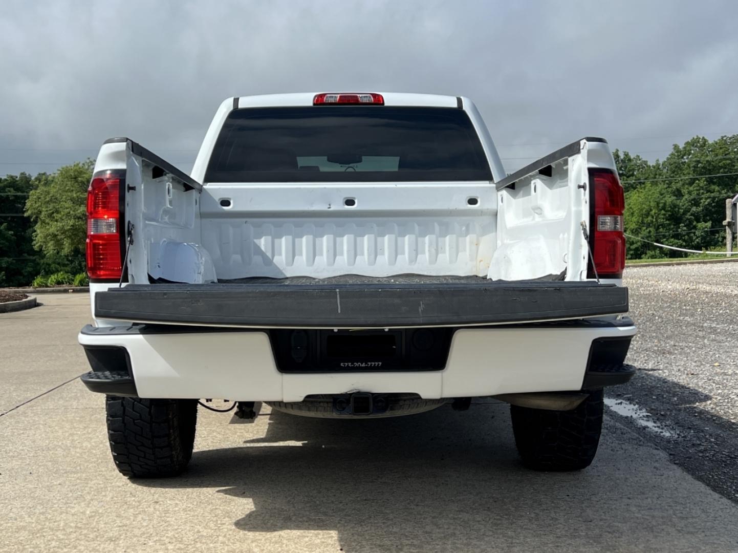 2016 WHITE /Gray Cloth GMC Sierra 1500 Crew Cab 2WD (1GTR1LEC3GZ) with an 5.3L V8 engine, Automatic transmission, located at 2990 Old Orchard Rd., Jackson, MO, 63755, 37.354214, -89.612106 - 2016 GMC Sierra 1500 109xxx miles Rear Wheel Drive 5.3L V8 Automatic Backup Camera Bluetooth Remote Start Cruise Power Windows/Locks/Mirrors We have financing available and we accept trades! Fill out a credit application on our website or come by today! If you have any questions, give us - Photo#17