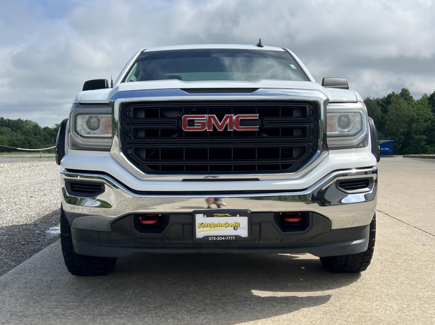 2016 WHITE /Gray Cloth GMC Sierra 1500 Crew Cab 2WD (1GTR1LEC3GZ) with an 5.3L V8 engine, Automatic transmission, located at 2990 Old Orchard Rd., Jackson, MO, 63755, 37.354214, -89.612106 - 2016 GMC Sierra 1500 109xxx miles Rear Wheel Drive 5.3L V8 Automatic Backup Camera Bluetooth Remote Start Cruise Power Windows/Locks/Mirrors We have financing available and we accept trades! Fill out a credit application on our website or come by today! If you have any questions, give us - Photo#10