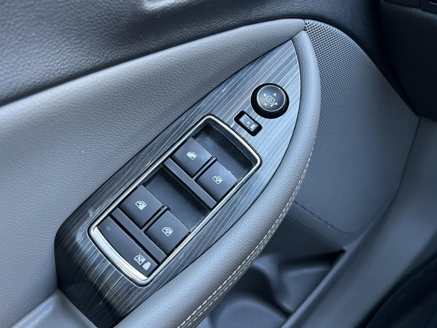 2018 WHITE /Gray Leather Chevrolet Impala LS (2G11Z5SAXJ9) with an 2.5L 4 Cyl. engine, Automatic transmission, located at 2990 Old Orchard Rd., Jackson, MO, 63755, 37.354214, -89.612106 - 2018 Chevrolet Impala LS 1-Owner Only 68xxx miles Front Wheel Drive 2.5L 4 Cyl. Automatic Leather Backup Camera Power Driver Seat Bluetooth Cruise Power Windows/Locks/Mirrors We have financing available and we accept trades! Fill out a credit application on our website or come by today! - Photo#25