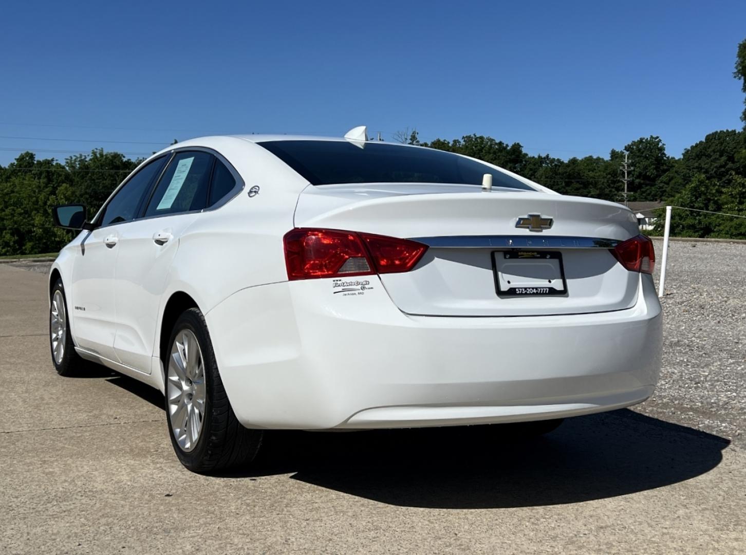 2018 WHITE /Gray Leather Chevrolet Impala LS (2G11Z5SAXJ9) with an 2.5L 4 Cyl. engine, Automatic transmission, located at 2990 Old Orchard Rd., Jackson, MO, 63755, 37.354214, -89.612106 - 2018 Chevrolet Impala LS 1-Owner Only 68xxx miles Front Wheel Drive 2.5L 4 Cyl. Automatic Leather Backup Camera Power Driver Seat Bluetooth Cruise Power Windows/Locks/Mirrors We have financing available and we accept trades! Fill out a credit application on our website or come by today! - Photo#8