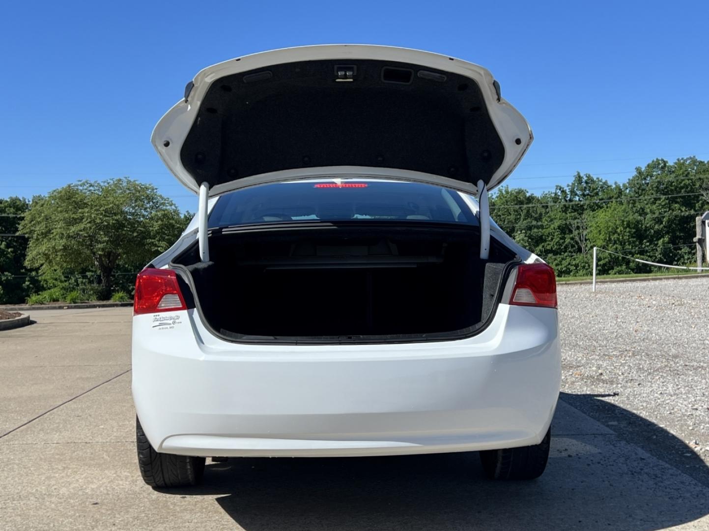 2018 WHITE /Gray Leather Chevrolet Impala LS (2G11Z5SAXJ9) with an 2.5L 4 Cyl. engine, Automatic transmission, located at 2990 Old Orchard Rd., Jackson, MO, 63755, 37.354214, -89.612106 - 2018 Chevrolet Impala LS 1-Owner Only 68xxx miles Front Wheel Drive 2.5L 4 Cyl. Automatic Leather Backup Camera Power Driver Seat Bluetooth Cruise Power Windows/Locks/Mirrors We have financing available and we accept trades! Fill out a credit application on our website or come by today! - Photo#16