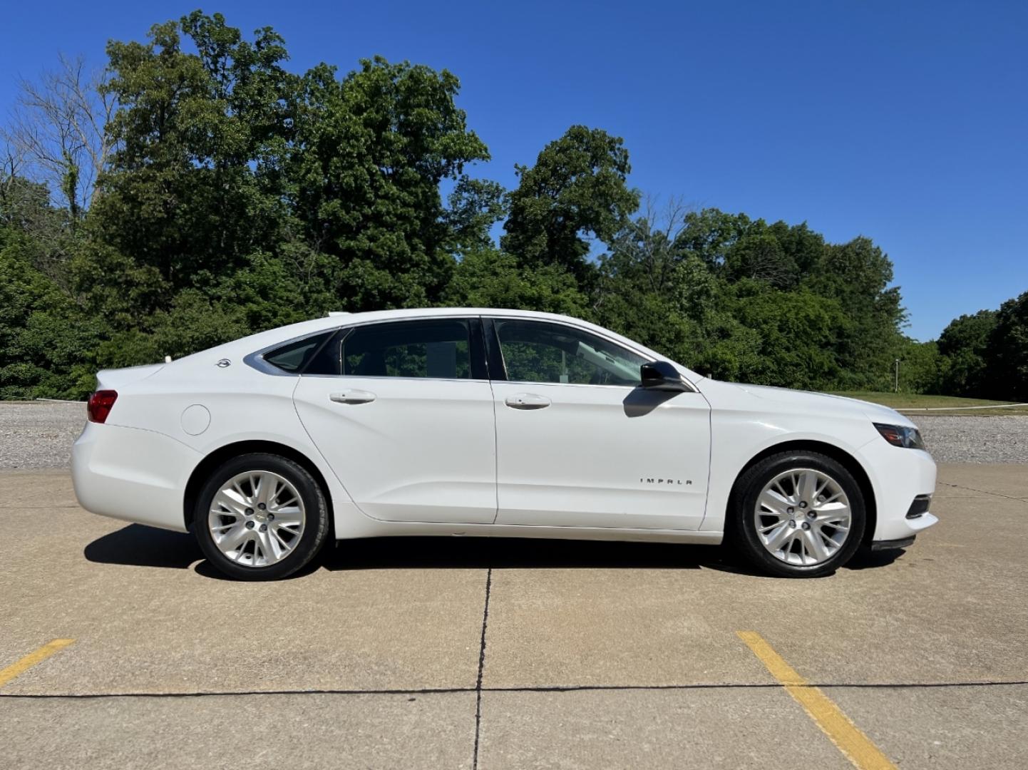 2018 WHITE /Gray Leather Chevrolet Impala LS (2G11Z5SAXJ9) with an 2.5L 4 Cyl. engine, Automatic transmission, located at 2990 Old Orchard Rd., Jackson, MO, 63755, 37.354214, -89.612106 - 2018 Chevrolet Impala LS 1-Owner Only 68xxx miles Front Wheel Drive 2.5L 4 Cyl. Automatic Leather Backup Camera Power Driver Seat Bluetooth Cruise Power Windows/Locks/Mirrors We have financing available and we accept trades! Fill out a credit application on our website or come by today! - Photo#6