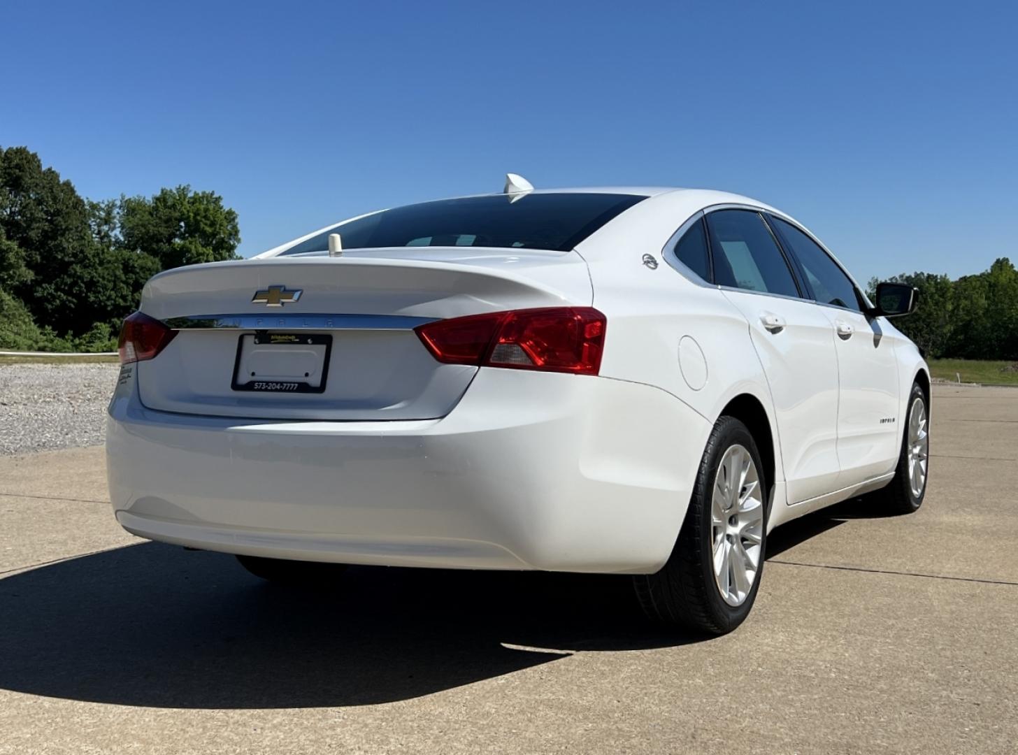2018 WHITE /Gray Leather Chevrolet Impala LS (2G11Z5SAXJ9) with an 2.5L 4 Cyl. engine, Automatic transmission, located at 2990 Old Orchard Rd., Jackson, MO, 63755, 37.354214, -89.612106 - 2018 Chevrolet Impala LS 1-Owner Only 68xxx miles Front Wheel Drive 2.5L 4 Cyl. Automatic Leather Backup Camera Power Driver Seat Bluetooth Cruise Power Windows/Locks/Mirrors We have financing available and we accept trades! Fill out a credit application on our website or come by today! - Photo#7