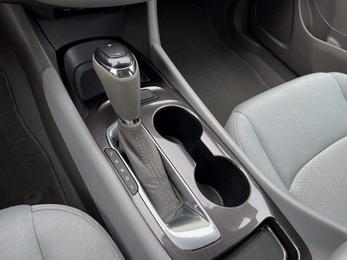 2020 WHITE /Gray Cloth Chevrolet Malibu LS (1G1ZC5ST4LF) with an 1.5L 4 Cyl. engine, Automatic transmission, located at 2990 Old Orchard Rd., Jackson, MO, 63755, 37.354214, -89.612106 - 2020 Chevrolet Malibu LS 1-Owner 119xxx miles Front Wheel Drive 1.5L 4 Cyl. Automatic Backup Camera Bluetooth Cruise Power Windows/Locks/Mirrors We have financing available and we accept trades! Fill out a credit application on our website or come by today! If you have any questions, give - Photo#20