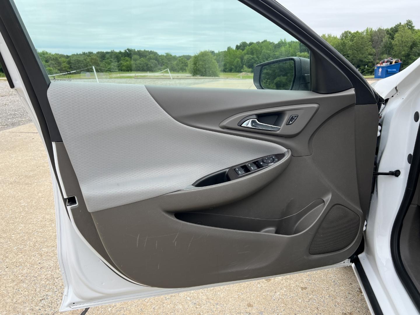 2020 WHITE /Gray Cloth Chevrolet Malibu LS (1G1ZC5ST4LF) with an 1.5L 4 Cyl. engine, Automatic transmission, located at 2990 Old Orchard Rd., Jackson, MO, 63755, 37.354214, -89.612106 - 2020 Chevrolet Malibu LS 1-Owner 119xxx miles Front Wheel Drive 1.5L 4 Cyl. Automatic Backup Camera Bluetooth Cruise Power Windows/Locks/Mirrors We have financing available and we accept trades! Fill out a credit application on our website or come by today! If you have any questions, give - Photo#10