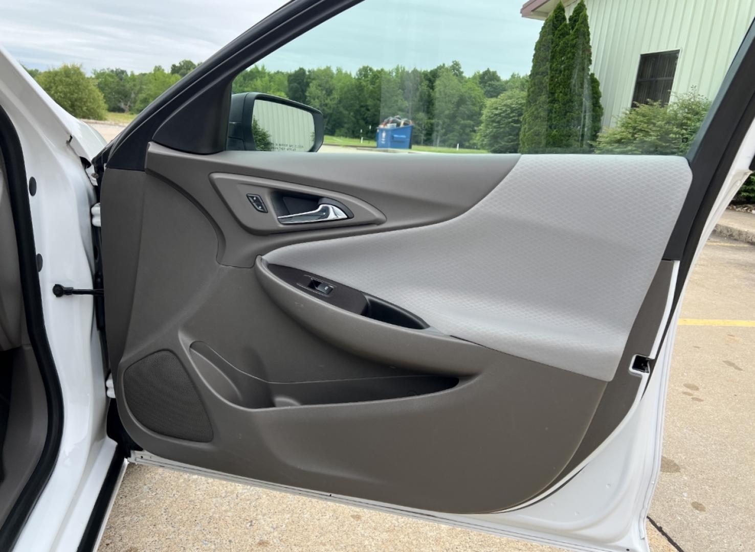 2020 WHITE /Gray Cloth Chevrolet Malibu LS (1G1ZC5ST4LF) with an 1.5L 4 Cyl. engine, Automatic transmission, located at 2990 Old Orchard Rd., Jackson, MO, 63755, 37.354214, -89.612106 - 2020 Chevrolet Malibu LS 1-Owner 119xxx miles Front Wheel Drive 1.5L 4 Cyl. Automatic Backup Camera Bluetooth Cruise Power Windows/Locks/Mirrors We have financing available and we accept trades! Fill out a credit application on our website or come by today! If you have any questions, give - Photo#12