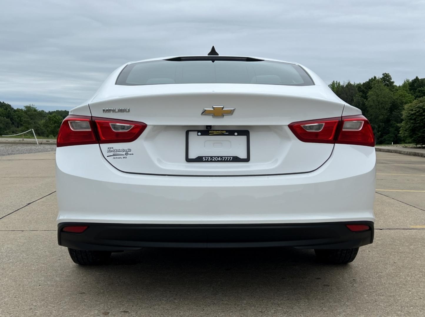 2020 WHITE /Gray Cloth Chevrolet Malibu LS (1G1ZC5ST4LF) with an 1.5L 4 Cyl. engine, Automatic transmission, located at 2990 Old Orchard Rd., Jackson, MO, 63755, 37.354214, -89.612106 - 2020 Chevrolet Malibu LS 1-Owner 119xxx miles Front Wheel Drive 1.5L 4 Cyl. Automatic Backup Camera Bluetooth Cruise Power Windows/Locks/Mirrors We have financing available and we accept trades! Fill out a credit application on our website or come by today! If you have any questions, give - Photo#8