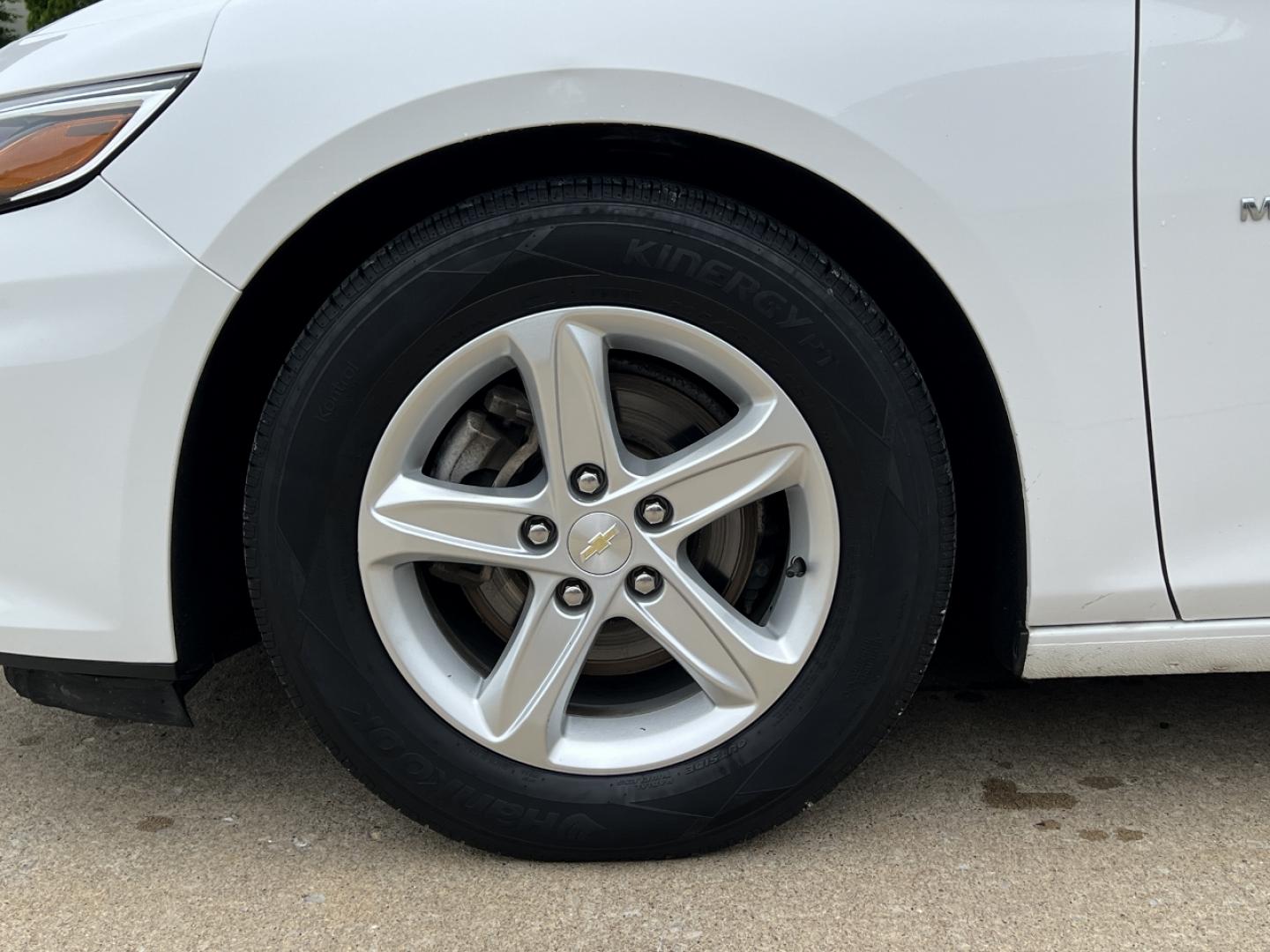 2020 WHITE /Gray Cloth Chevrolet Malibu LS (1G1ZC5ST4LF) with an 1.5L 4 Cyl. engine, Automatic transmission, located at 2990 Old Orchard Rd., Jackson, MO, 63755, 37.354214, -89.612106 - 2020 Chevrolet Malibu LS 1-Owner 119xxx miles Front Wheel Drive 1.5L 4 Cyl. Automatic Backup Camera Bluetooth Cruise Power Windows/Locks/Mirrors We have financing available and we accept trades! Fill out a credit application on our website or come by today! If you have any questions, give - Photo#32