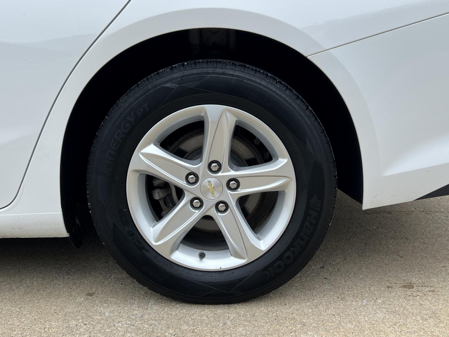 2020 WHITE /Gray Cloth Chevrolet Malibu LS (1G1ZC5ST4LF) with an 1.5L 4 Cyl. engine, Automatic transmission, located at 2990 Old Orchard Rd., Jackson, MO, 63755, 37.354214, -89.612106 - 2020 Chevrolet Malibu LS 1-Owner 119xxx miles Front Wheel Drive 1.5L 4 Cyl. Automatic Backup Camera Bluetooth Cruise Power Windows/Locks/Mirrors We have financing available and we accept trades! Fill out a credit application on our website or come by today! If you have any questions, give - Photo#34