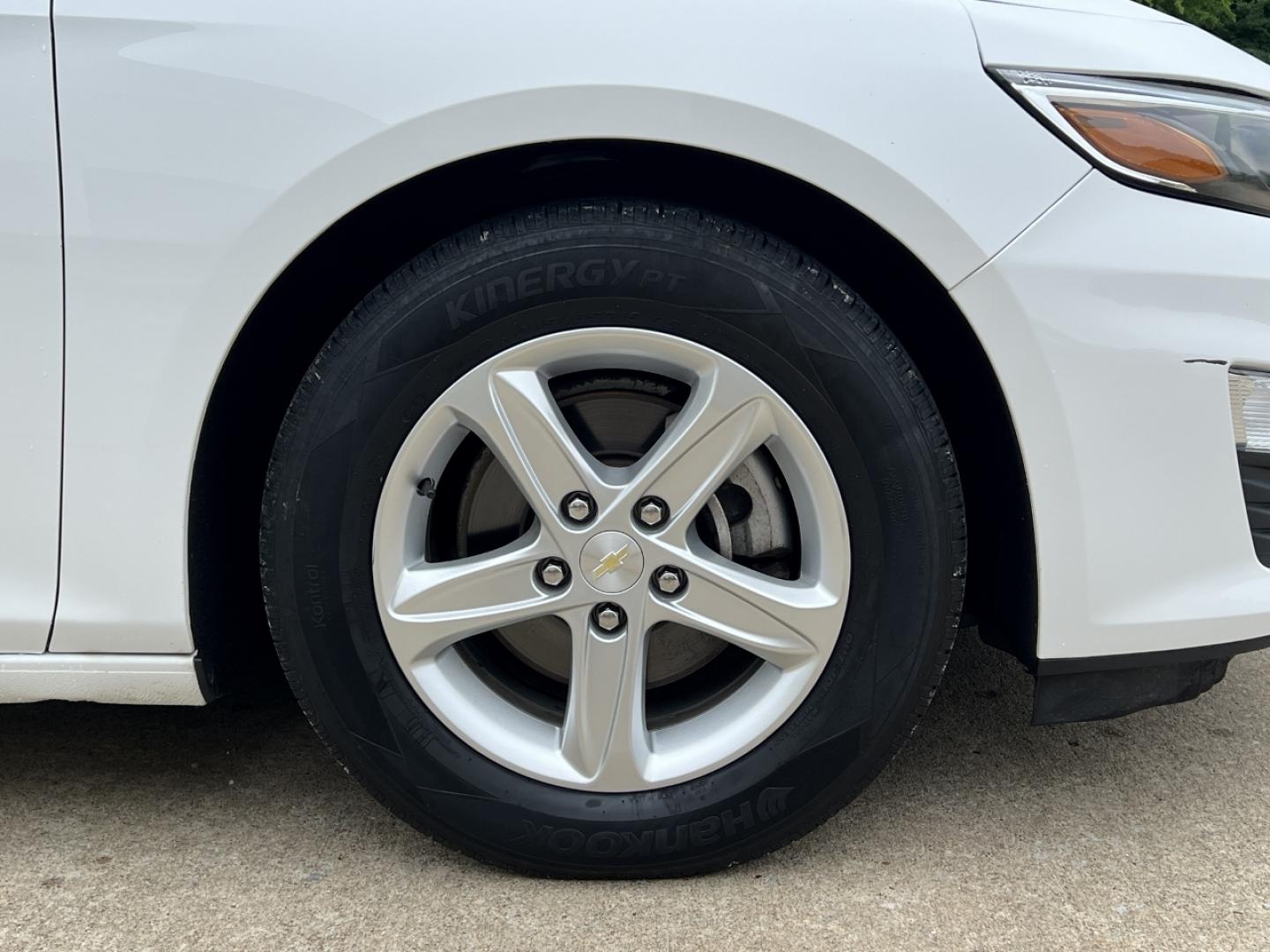 2020 WHITE /Gray Cloth Chevrolet Malibu LS (1G1ZC5ST4LF) with an 1.5L 4 Cyl. engine, Automatic transmission, located at 2990 Old Orchard Rd., Jackson, MO, 63755, 37.354214, -89.612106 - 2020 Chevrolet Malibu LS 1-Owner 119xxx miles Front Wheel Drive 1.5L 4 Cyl. Automatic Backup Camera Bluetooth Cruise Power Windows/Locks/Mirrors We have financing available and we accept trades! Fill out a credit application on our website or come by today! If you have any questions, give - Photo#36