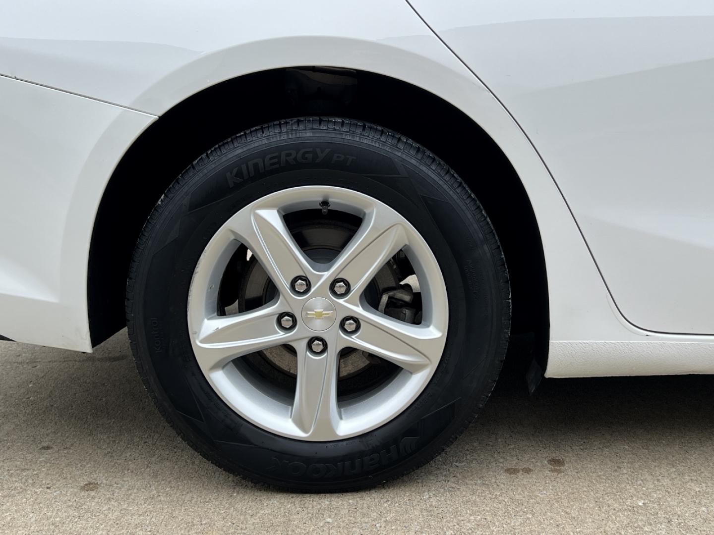 2020 WHITE /Gray Cloth Chevrolet Malibu LS (1G1ZC5ST4LF) with an 1.5L 4 Cyl. engine, Automatic transmission, located at 2990 Old Orchard Rd., Jackson, MO, 63755, 37.354214, -89.612106 - 2020 Chevrolet Malibu LS 1-Owner 119xxx miles Front Wheel Drive 1.5L 4 Cyl. Automatic Backup Camera Bluetooth Cruise Power Windows/Locks/Mirrors We have financing available and we accept trades! Fill out a credit application on our website or come by today! If you have any questions, give - Photo#35