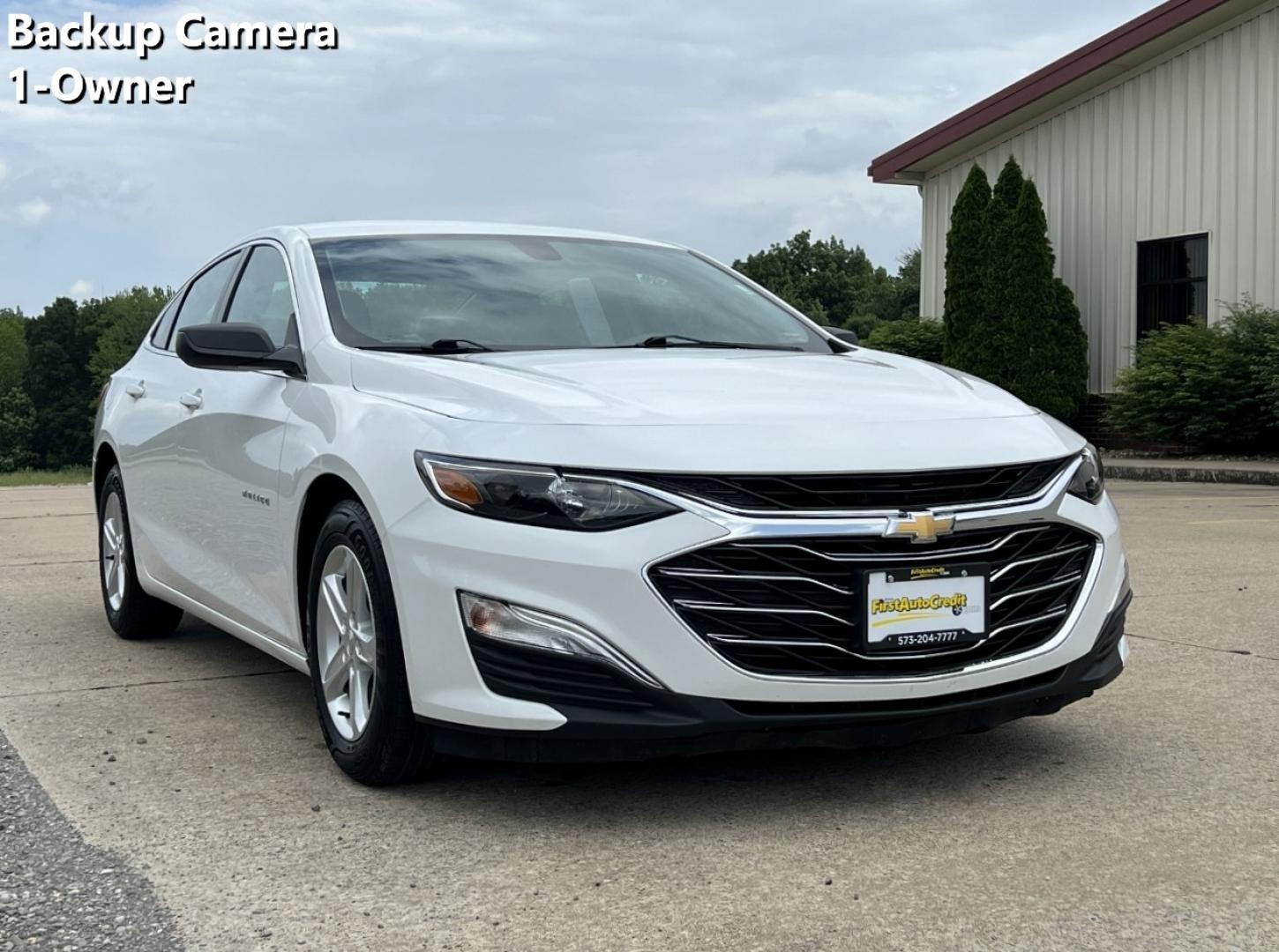 2020 WHITE /Gray Cloth Chevrolet Malibu LS (1G1ZC5ST4LF) with an 1.5L 4 Cyl. engine, Automatic transmission, located at 2990 Old Orchard Rd., Jackson, MO, 63755, 37.354214, -89.612106 - 2020 Chevrolet Malibu LS 1-Owner 90xxx miles Front Wheel Drive 1.5L 4 Cyl. Automatic Backup Camera Bluetooth Cruise Power Windows/Locks/Mirrors We have financing available and we accept trades! Fill out a credit application on our website or come by today! If you have any questions, give - Photo#0