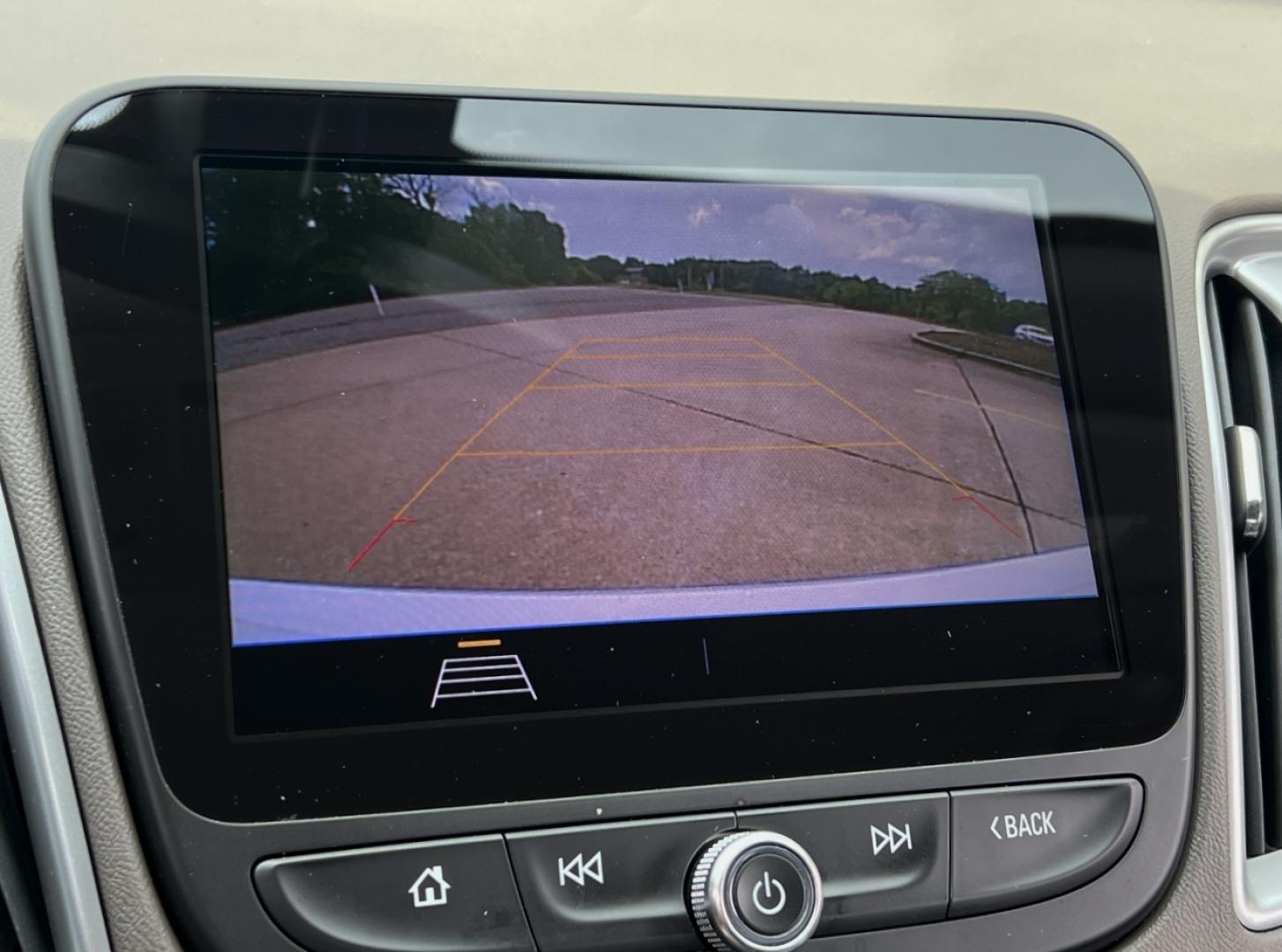 2020 WHITE /Gray Cloth Chevrolet Malibu LS (1G1ZC5ST4LF) with an 1.5L 4 Cyl. engine, Automatic transmission, located at 2990 Old Orchard Rd., Jackson, MO, 63755, 37.354214, -89.612106 - 2020 Chevrolet Malibu LS 1-Owner 90xxx miles Front Wheel Drive 1.5L 4 Cyl. Automatic Backup Camera Bluetooth Cruise Power Windows/Locks/Mirrors We have financing available and we accept trades! Fill out a credit application on our website or come by today! If you have any questions, give - Photo#2