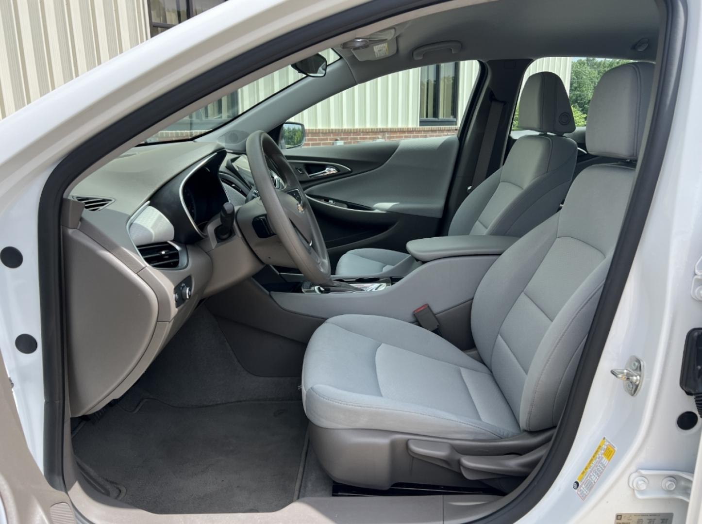 2020 WHITE /Gray Cloth Chevrolet Malibu LS (1G1ZC5ST4LF) with an 1.5L 4 Cyl. engine, Automatic transmission, located at 2990 Old Orchard Rd., Jackson, MO, 63755, 37.354214, -89.612106 - 2020 Chevrolet Malibu LS 1-Owner 90xxx miles Front Wheel Drive 1.5L 4 Cyl. Automatic Backup Camera Bluetooth Cruise Power Windows/Locks/Mirrors We have financing available and we accept trades! Fill out a credit application on our website or come by today! If you have any questions, give - Photo#11