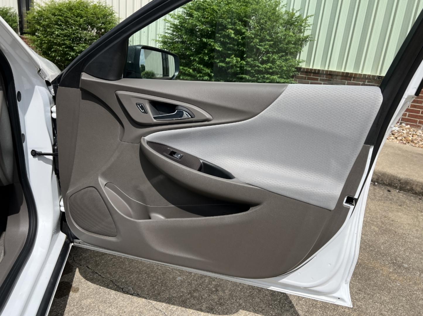 2020 WHITE /Gray Cloth Chevrolet Malibu LS (1G1ZC5ST4LF) with an 1.5L 4 Cyl. engine, Automatic transmission, located at 2990 Old Orchard Rd., Jackson, MO, 63755, 37.354214, -89.612106 - 2020 Chevrolet Malibu LS 1-Owner 90xxx miles Front Wheel Drive 1.5L 4 Cyl. Automatic Backup Camera Bluetooth Cruise Power Windows/Locks/Mirrors We have financing available and we accept trades! Fill out a credit application on our website or come by today! If you have any questions, give - Photo#12