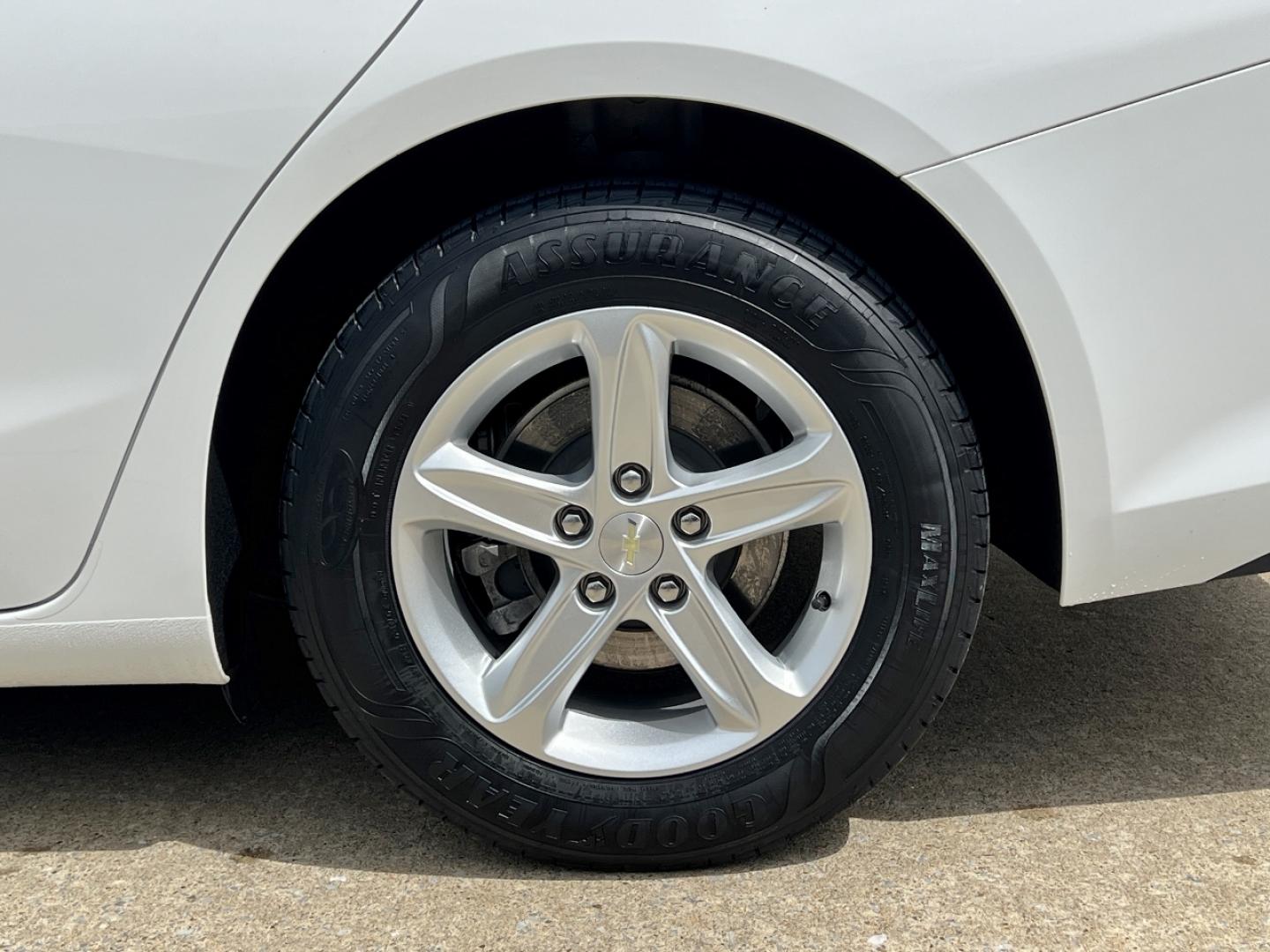 2020 WHITE /Gray Cloth Chevrolet Malibu LS (1G1ZC5ST4LF) with an 1.5L 4 Cyl. engine, Automatic transmission, located at 2990 Old Orchard Rd., Jackson, MO, 63755, 37.354214, -89.612106 - 2020 Chevrolet Malibu LS 1-Owner 90xxx miles Front Wheel Drive 1.5L 4 Cyl. Automatic Backup Camera Bluetooth Cruise Power Windows/Locks/Mirrors We have financing available and we accept trades! Fill out a credit application on our website or come by today! If you have any questions, give - Photo#35