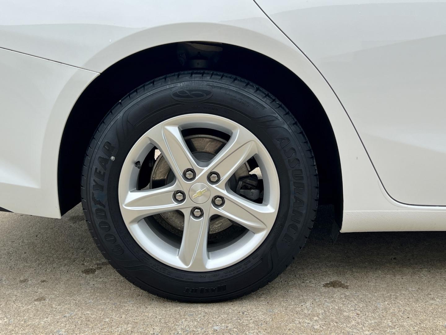 2020 WHITE /Gray Cloth Chevrolet Malibu LS (1G1ZC5ST4LF) with an 1.5L 4 Cyl. engine, Automatic transmission, located at 2990 Old Orchard Rd., Jackson, MO, 63755, 37.354214, -89.612106 - 2020 Chevrolet Malibu LS 1-Owner 90xxx miles Front Wheel Drive 1.5L 4 Cyl. Automatic Backup Camera Bluetooth Cruise Power Windows/Locks/Mirrors We have financing available and we accept trades! Fill out a credit application on our website or come by today! If you have any questions, give - Photo#36