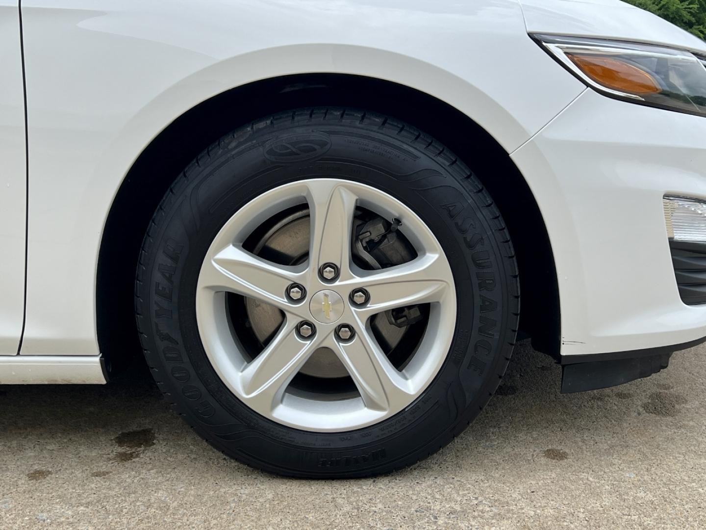 2020 WHITE /Gray Cloth Chevrolet Malibu LS (1G1ZC5ST4LF) with an 1.5L 4 Cyl. engine, Automatic transmission, located at 2990 Old Orchard Rd., Jackson, MO, 63755, 37.354214, -89.612106 - 2020 Chevrolet Malibu LS 1-Owner 90xxx miles Front Wheel Drive 1.5L 4 Cyl. Automatic Backup Camera Bluetooth Cruise Power Windows/Locks/Mirrors We have financing available and we accept trades! Fill out a credit application on our website or come by today! If you have any questions, give - Photo#37