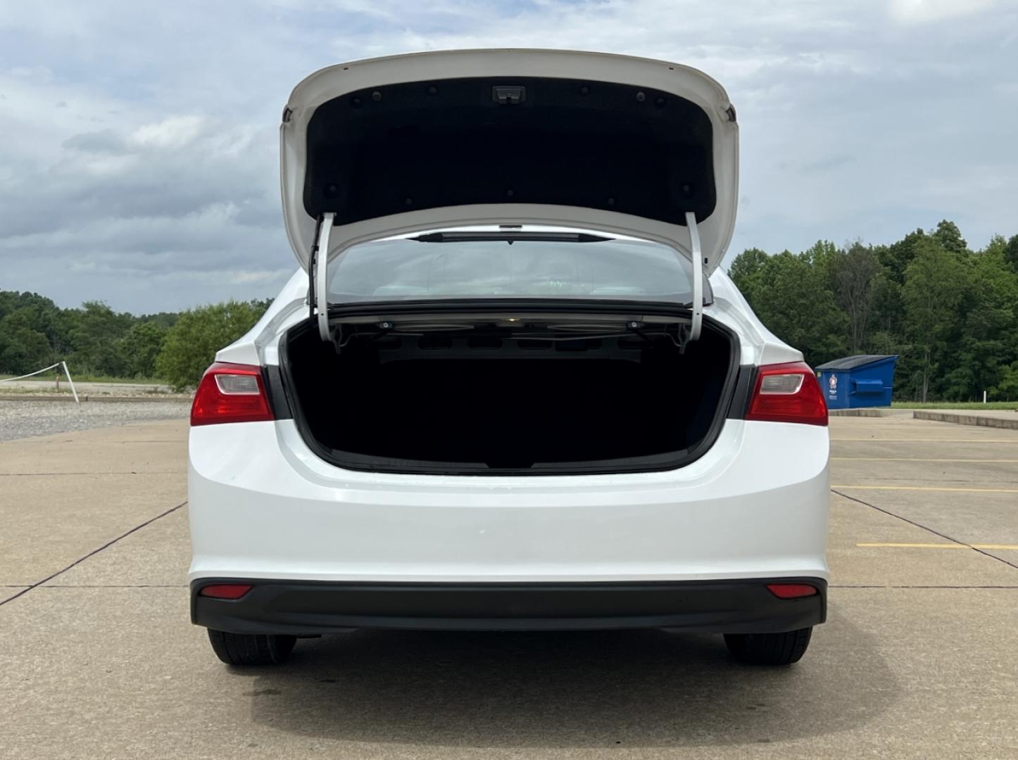 2020 WHITE /Gray Cloth Chevrolet Malibu LS (1G1ZC5ST4LF) with an 1.5L 4 Cyl. engine, Automatic transmission, located at 2990 Old Orchard Rd., Jackson, MO, 63755, 37.354214, -89.612106 - 2020 Chevrolet Malibu LS 1-Owner 90xxx miles Front Wheel Drive 1.5L 4 Cyl. Automatic Backup Camera Bluetooth Cruise Power Windows/Locks/Mirrors We have financing available and we accept trades! Fill out a credit application on our website or come by today! If you have any questions, give - Photo#16