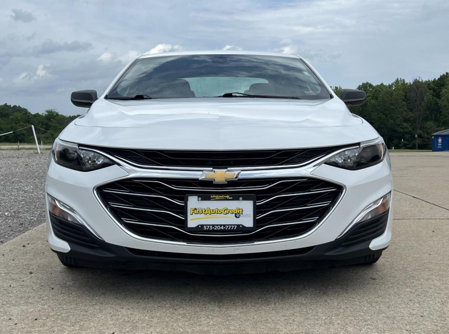 2020 WHITE /Gray Cloth Chevrolet Malibu LS (1G1ZC5ST4LF) with an 1.5L 4 Cyl. engine, Automatic transmission, located at 2990 Old Orchard Rd., Jackson, MO, 63755, 37.354214, -89.612106 - 2020 Chevrolet Malibu LS 1-Owner 90xxx miles Front Wheel Drive 1.5L 4 Cyl. Automatic Backup Camera Bluetooth Cruise Power Windows/Locks/Mirrors We have financing available and we accept trades! Fill out a credit application on our website or come by today! If you have any questions, give - Photo#9