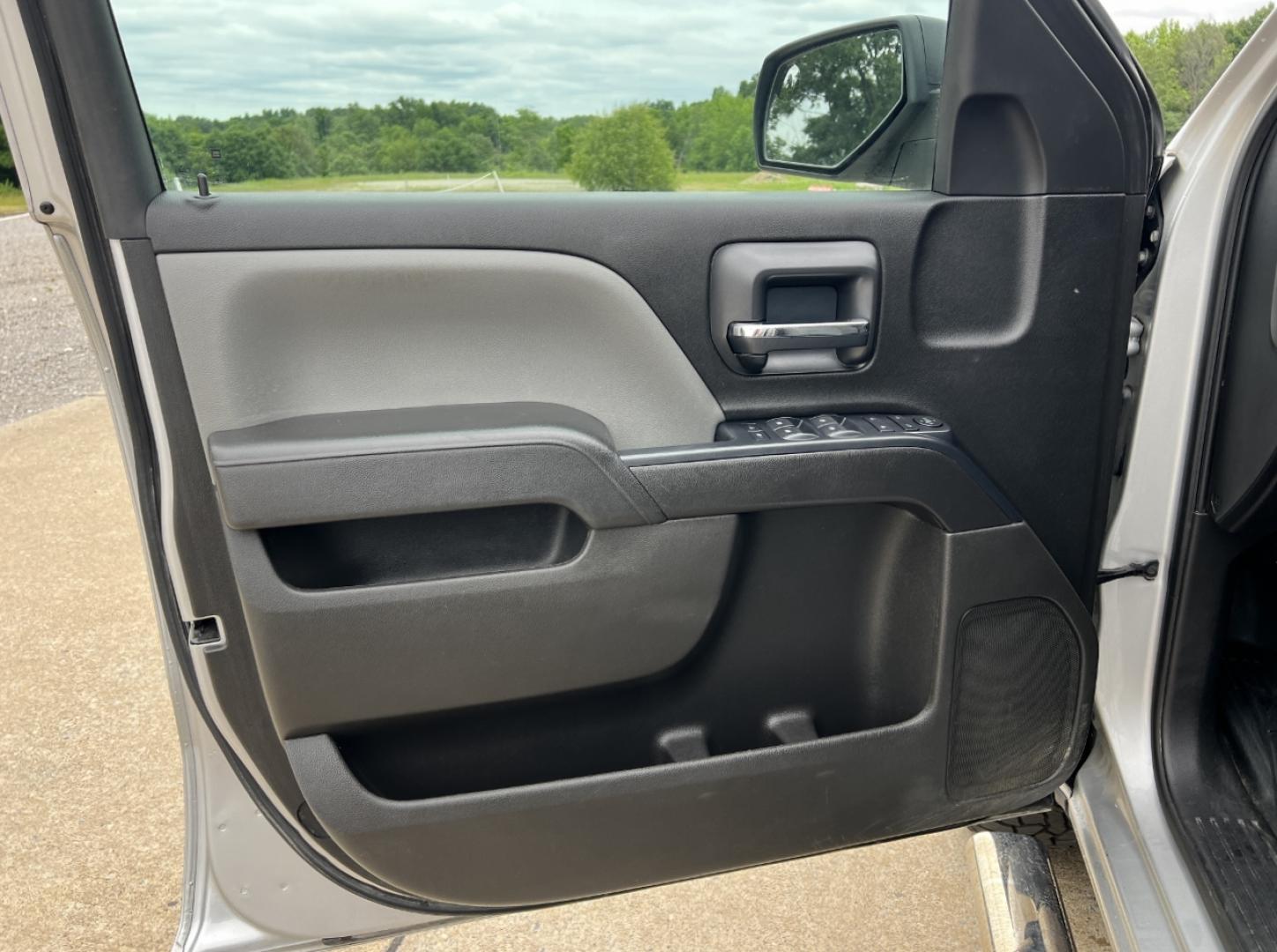 2018 SILVER /Gray Cloth Chevrolet Silverado 1500 Custom Crew Cab 4WD (3GCUKPEC9JG) with an 5.3L V8 engine, Automatic transmission, located at 2990 Old Orchard Rd., Jackson, MO, 63755, 37.354214, -89.612106 - 2018 Chevrolet Silverado 1500 Custom 124xxx miles 4x4 5.3L V8 Automatic Backup Camera Bluetooth Cruise Power Windows/Locks/Mirrors We have financing available and we accept trades! Fill out a credit application on our website or come by today! If you have any questions, give us a call at ( - Photo#11