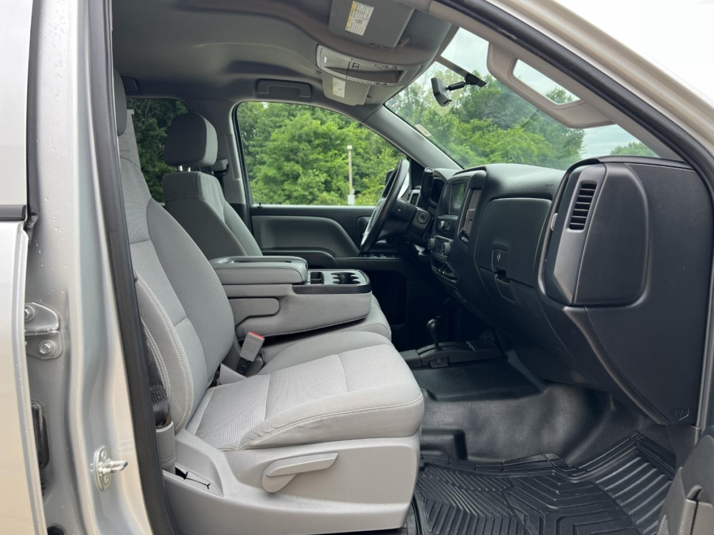 2018 SILVER /Gray Cloth Chevrolet Silverado 1500 Custom Crew Cab 4WD (3GCUKPEC9JG) with an 5.3L V8 engine, Automatic transmission, located at 2990 Old Orchard Rd., Jackson, MO, 63755, 37.354214, -89.612106 - 2018 Chevrolet Silverado 1500 Custom 124xxx miles 4x4 5.3L V8 Automatic Backup Camera Bluetooth Cruise Power Windows/Locks/Mirrors We have financing available and we accept trades! Fill out a credit application on our website or come by today! If you have any questions, give us a call at ( - Photo#14