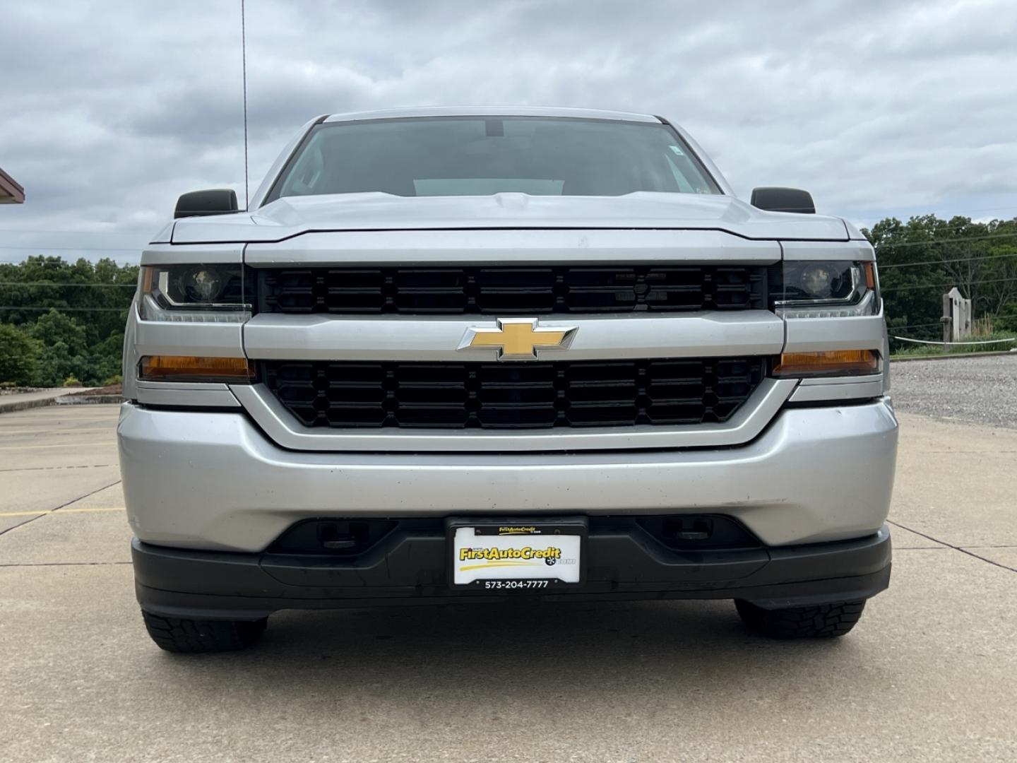 2018 SILVER /Gray Cloth Chevrolet Silverado 1500 Custom Crew Cab 4WD (3GCUKPEC9JG) with an 5.3L V8 engine, Automatic transmission, located at 2990 Old Orchard Rd., Jackson, MO, 63755, 37.354214, -89.612106 - 2018 Chevrolet Silverado 1500 Custom 124xxx miles 4x4 5.3L V8 Automatic Backup Camera Bluetooth Cruise Power Windows/Locks/Mirrors We have financing available and we accept trades! Fill out a credit application on our website or come by today! If you have any questions, give us a call at ( - Photo#10